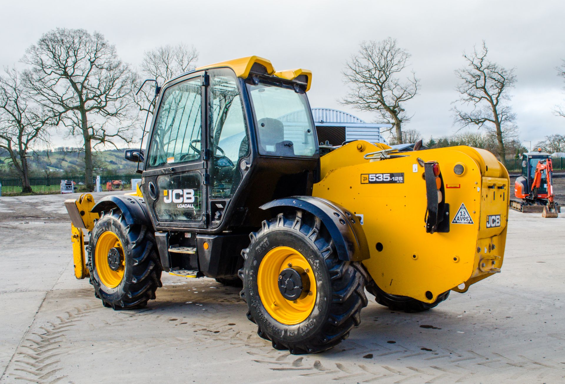 JCB 535-125 12.5 metre telescopic handler Year: 2019 S/N: 2786618 Recorded Hours: 4314 c/w air - Image 4 of 24