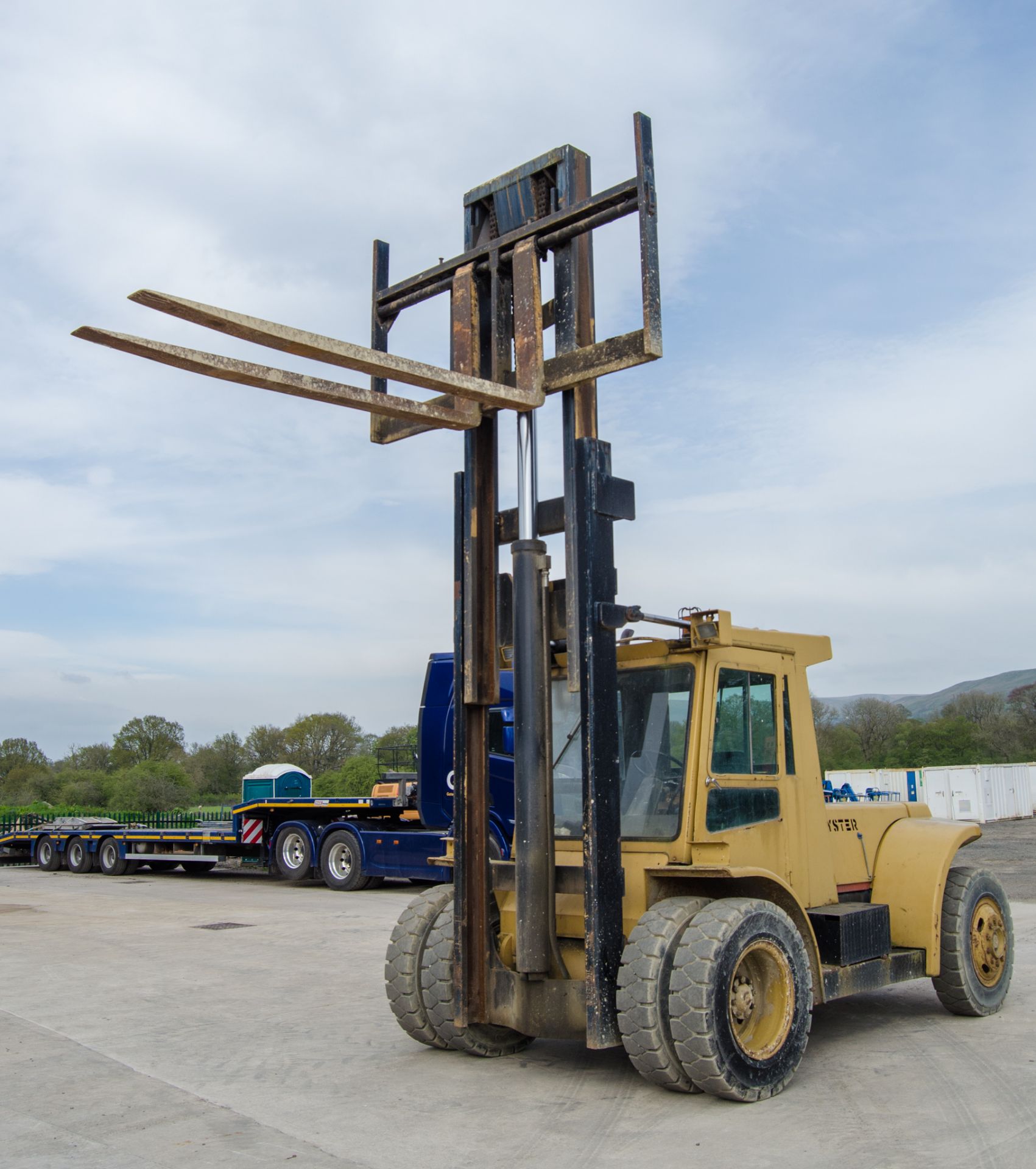 Hyster 10 tonne diesel driven fork lift truck S/N: C7E 1572H Recorded Hours: 1574 ** Engine blue - Image 9 of 19