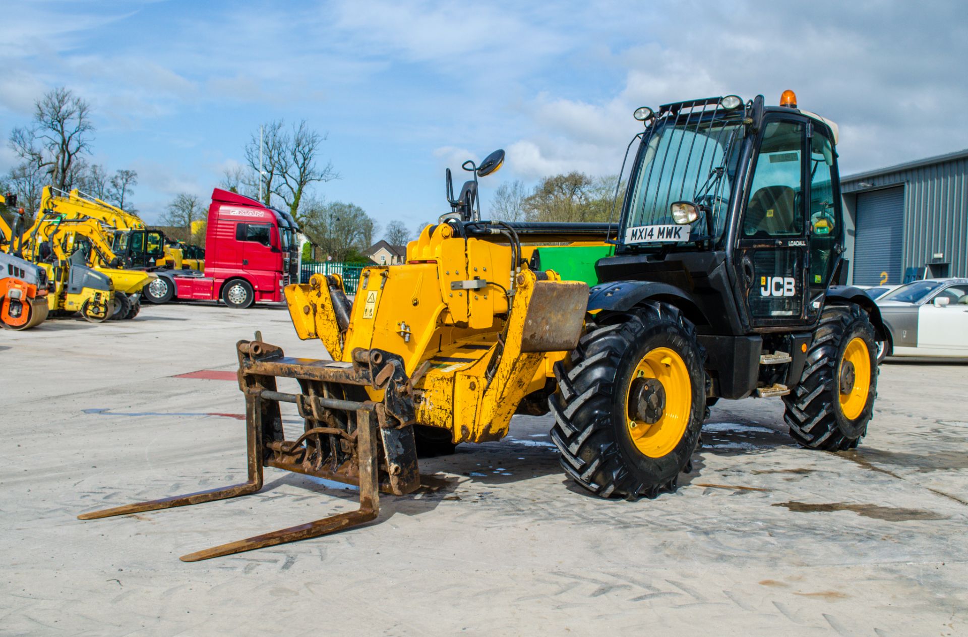 JCB 535-125 12.5 metre telescopic handler  Year: 2014 S/N: 339875 Recorded Hours: 3823 c/w V5