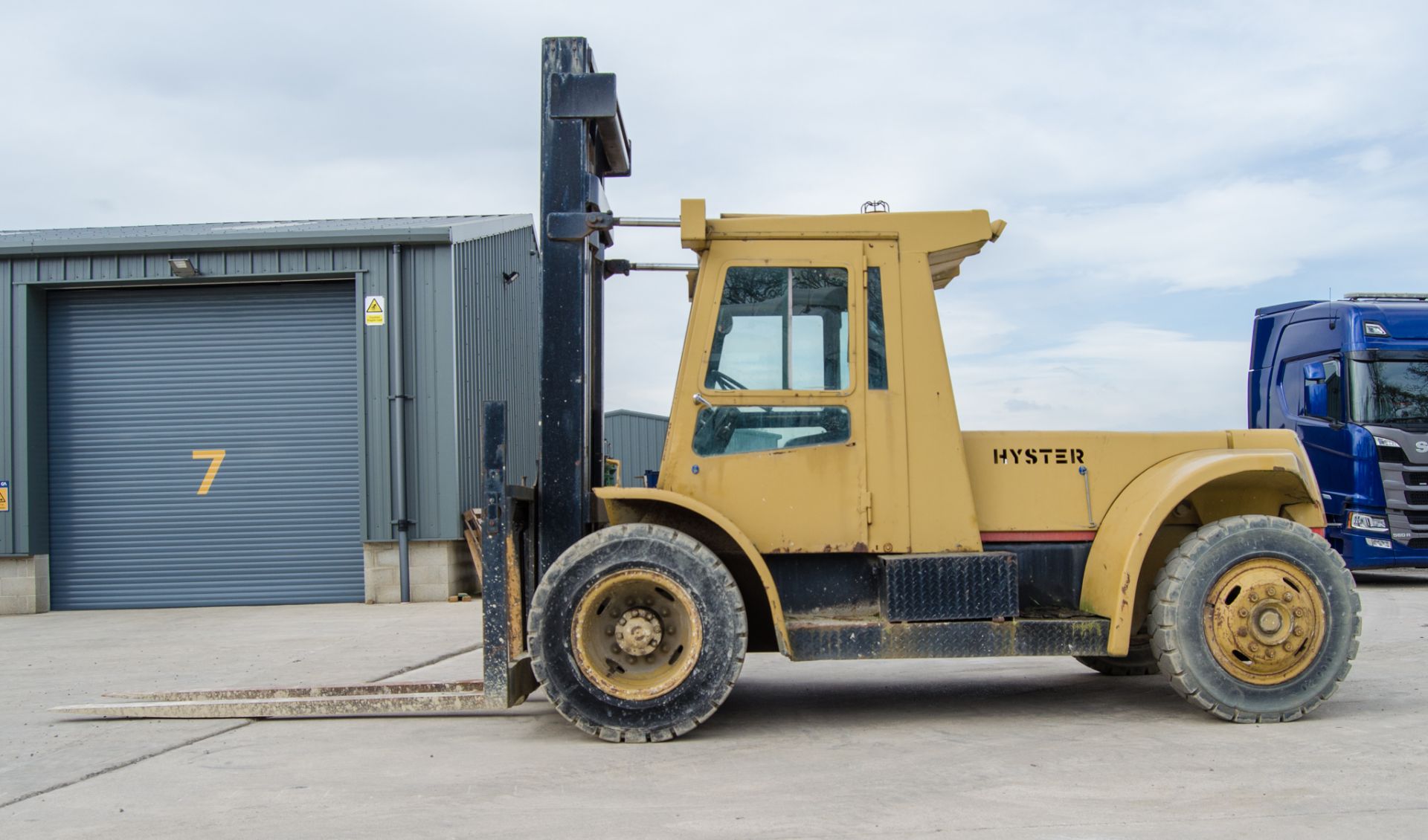 Hyster 10 tonne diesel driven fork lift truck S/N: C7E 1572H Recorded Hours: 1574 ** Engine blue - Image 7 of 19