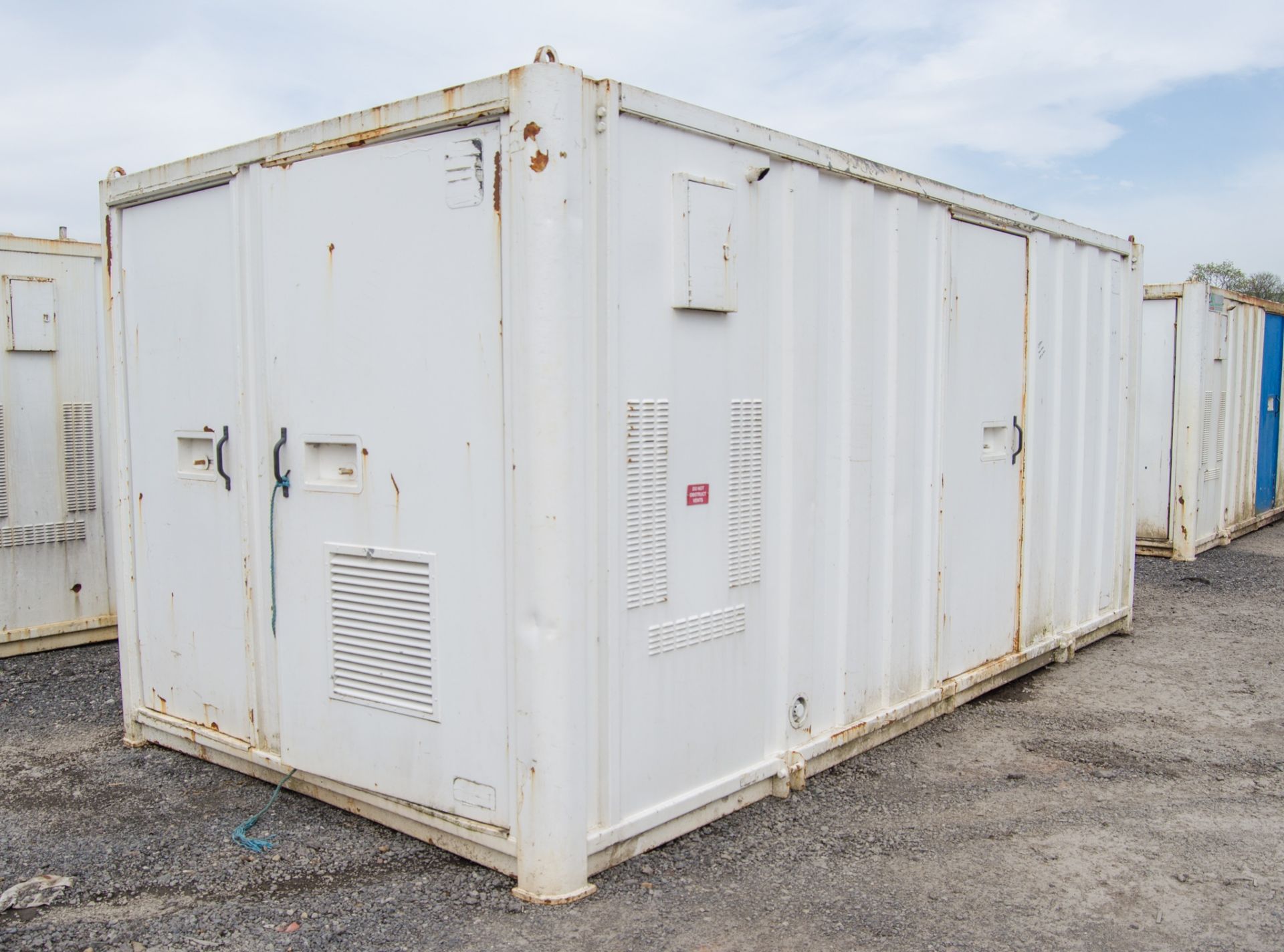 18 ft x 9 ft steel anti vandal welfare site unit Comprising of: canteen area, drying room, - Image 2 of 10