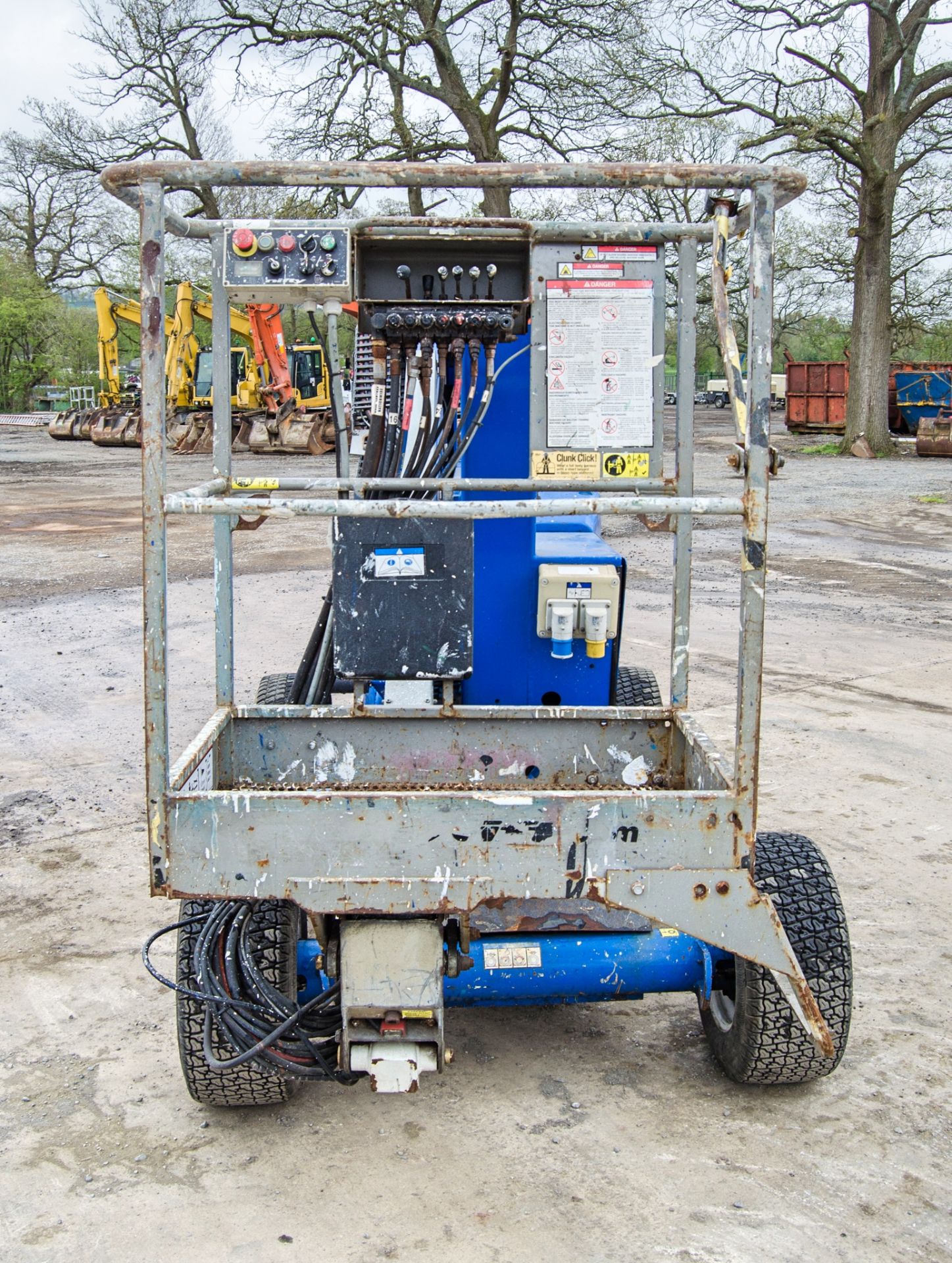 Nifty HR12 diesel/battery electric articulated boom access platform Year: 2011 S/N: 1220892 HYP175 - Image 5 of 13