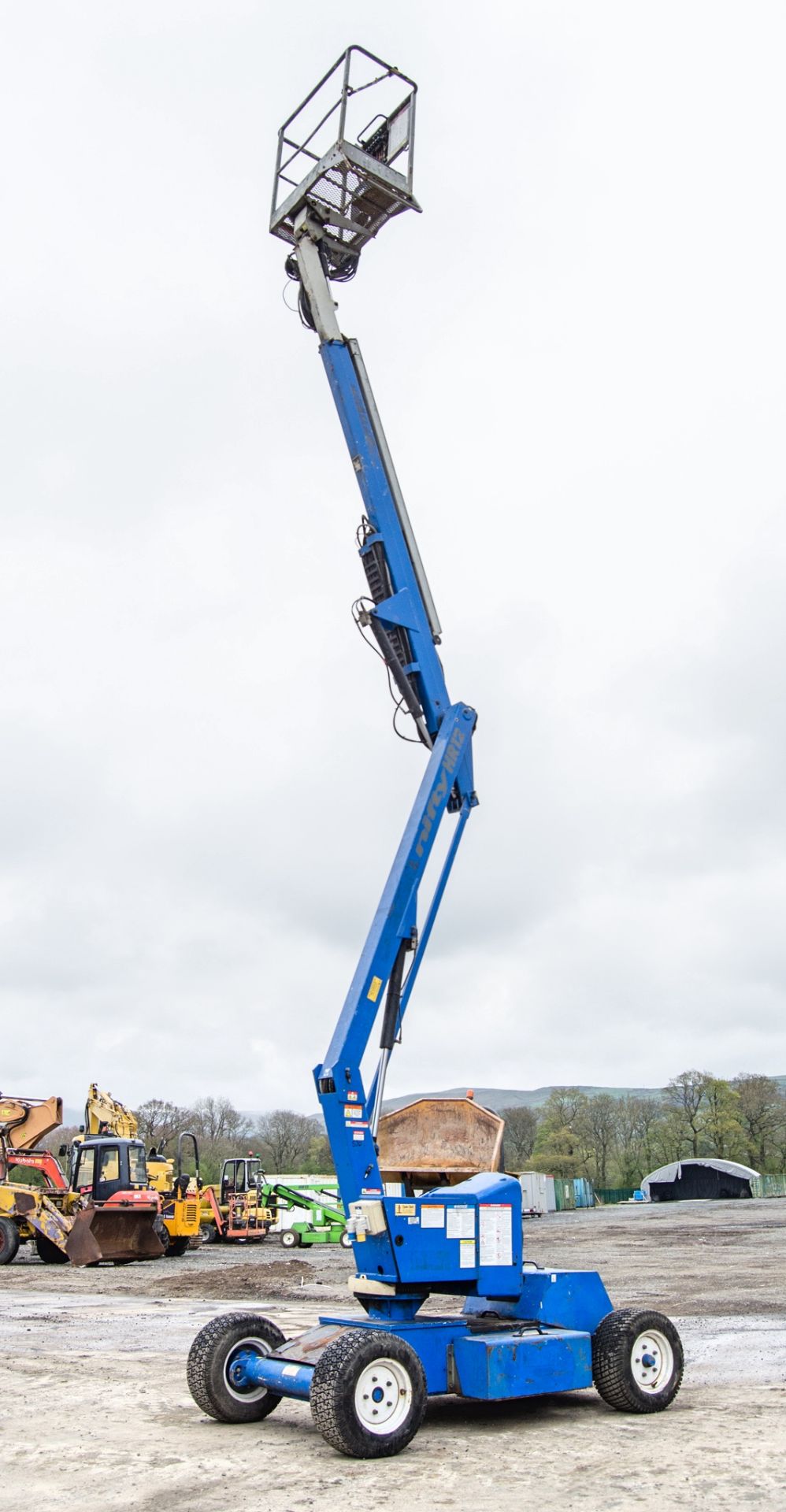 Nifty HR12 diesel/battery electric articulated boom access platform Year: 2011 S/N: 1220892 HYP175 - Image 9 of 13