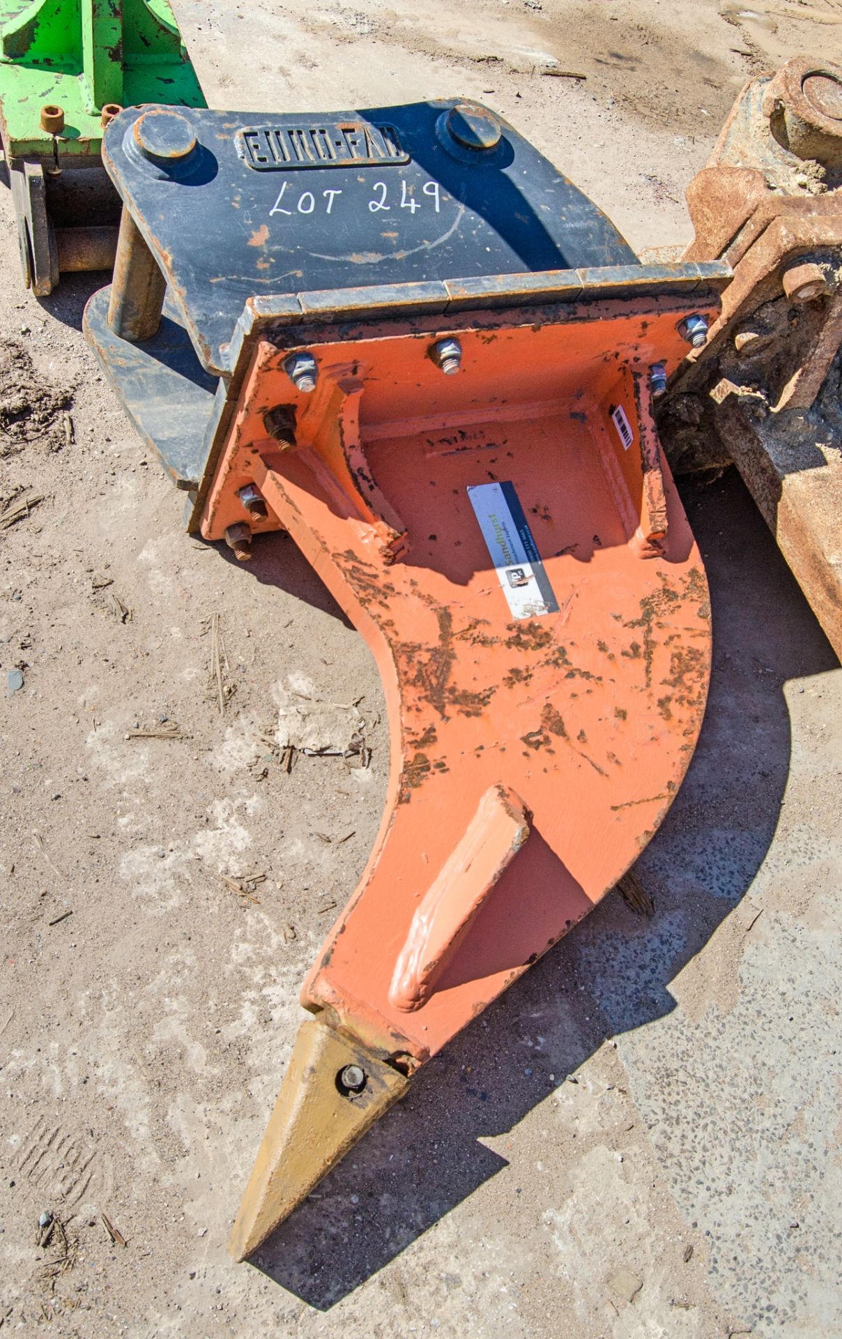 Ripper tooth to suit 13-18 tonne excavator c/w EuroFab headstock Pin diameter: 65mm Pin centres: