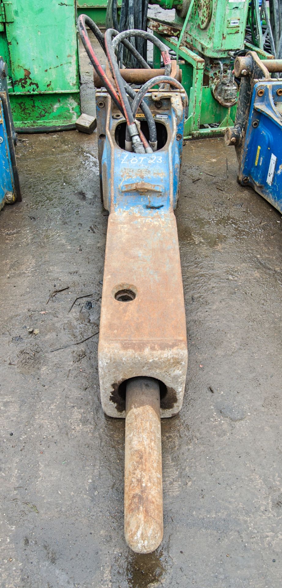 Hydraulic breaker to suit 13-18 tonne excavator c/w headstock Pin diameter: 65mm Pin centres: - Image 3 of 4