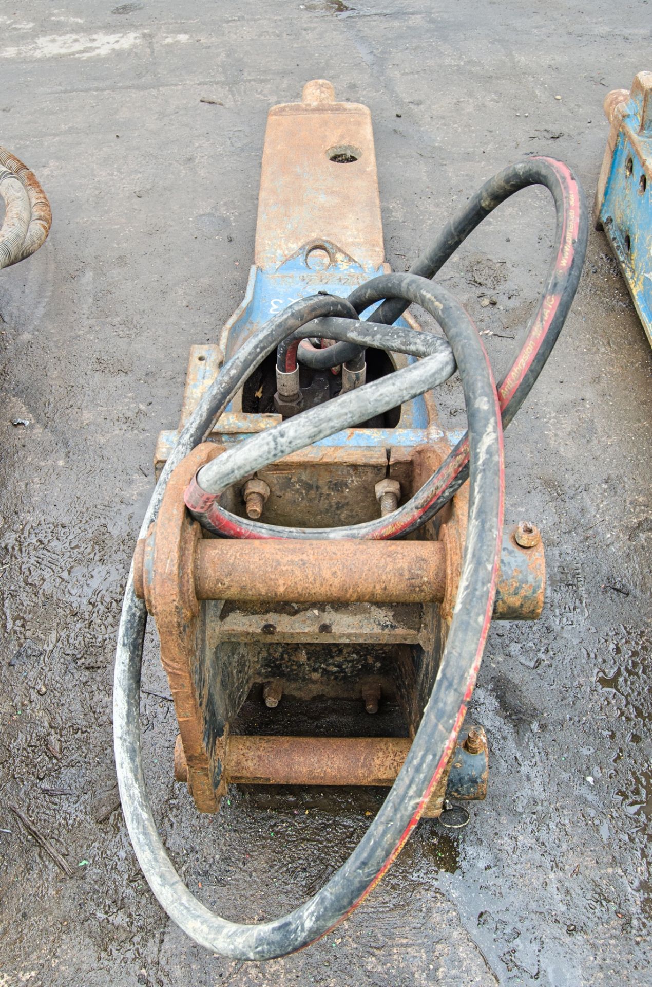 Hydraulic breaker to suit 13-18 tonne excavator c/w headstock Pin diameter: 65mm Pin centres: - Image 4 of 4