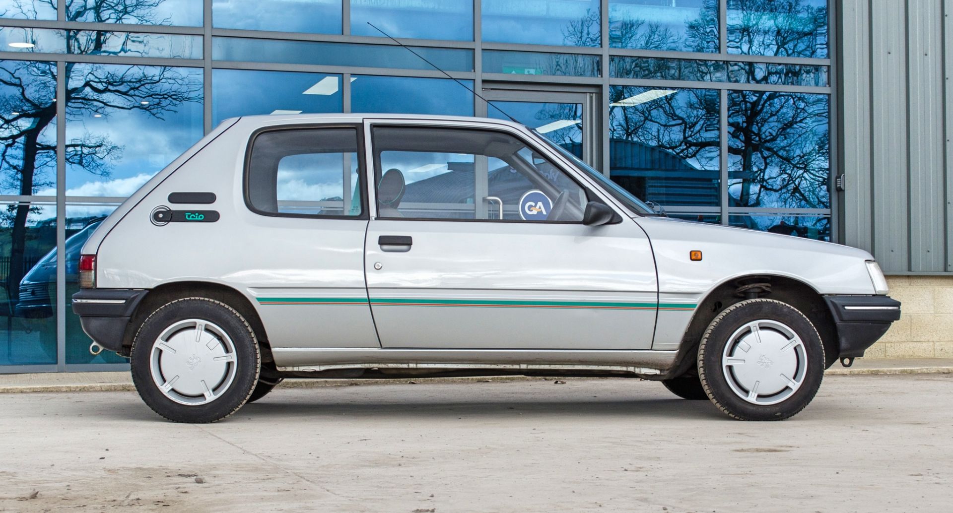 1991 Peugeot 205 954cc Trio 3 door hatchback - Image 13 of 55