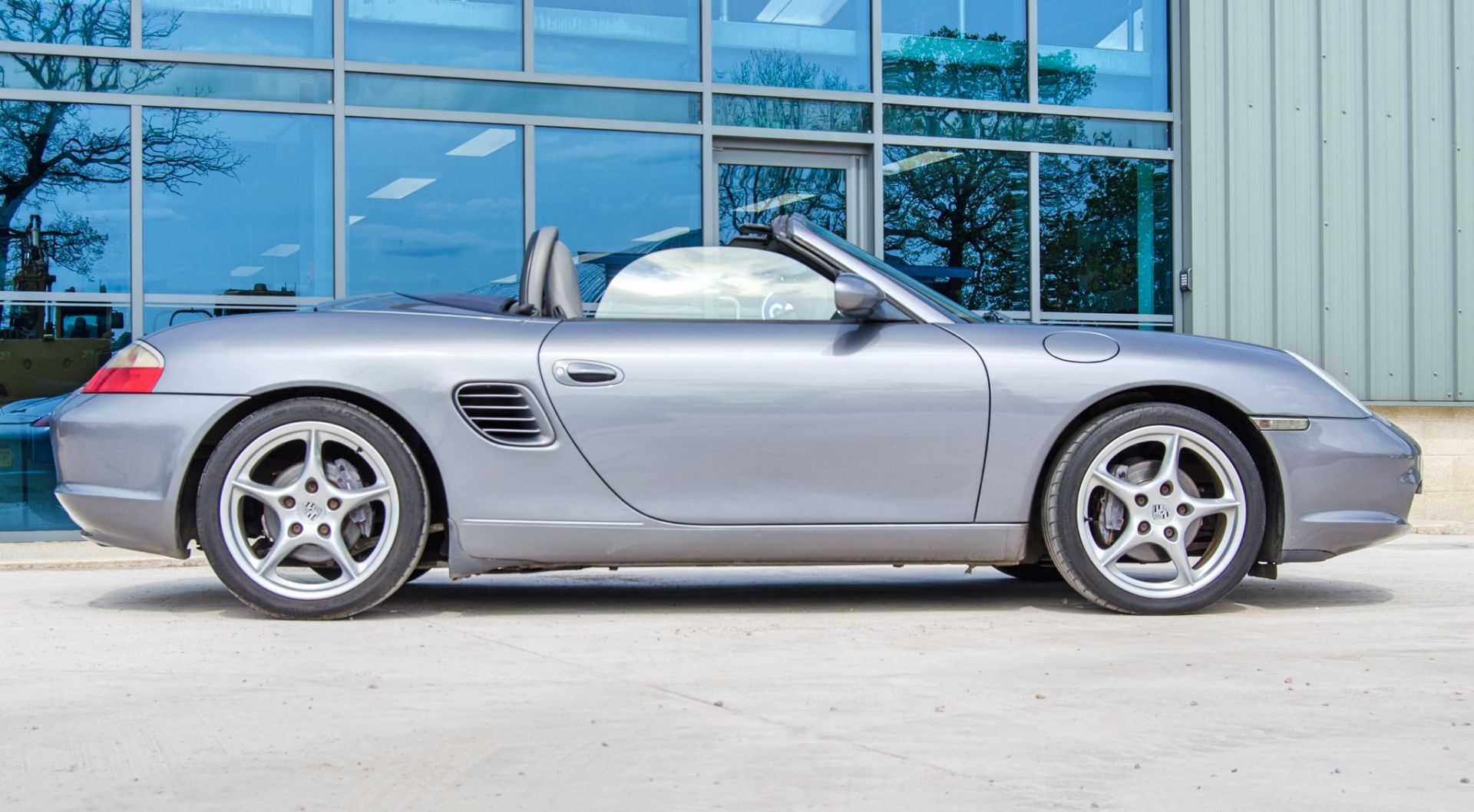 2003 Porsche Boxster 2.7 5 speed manual convertible roadster - Image 13 of 50