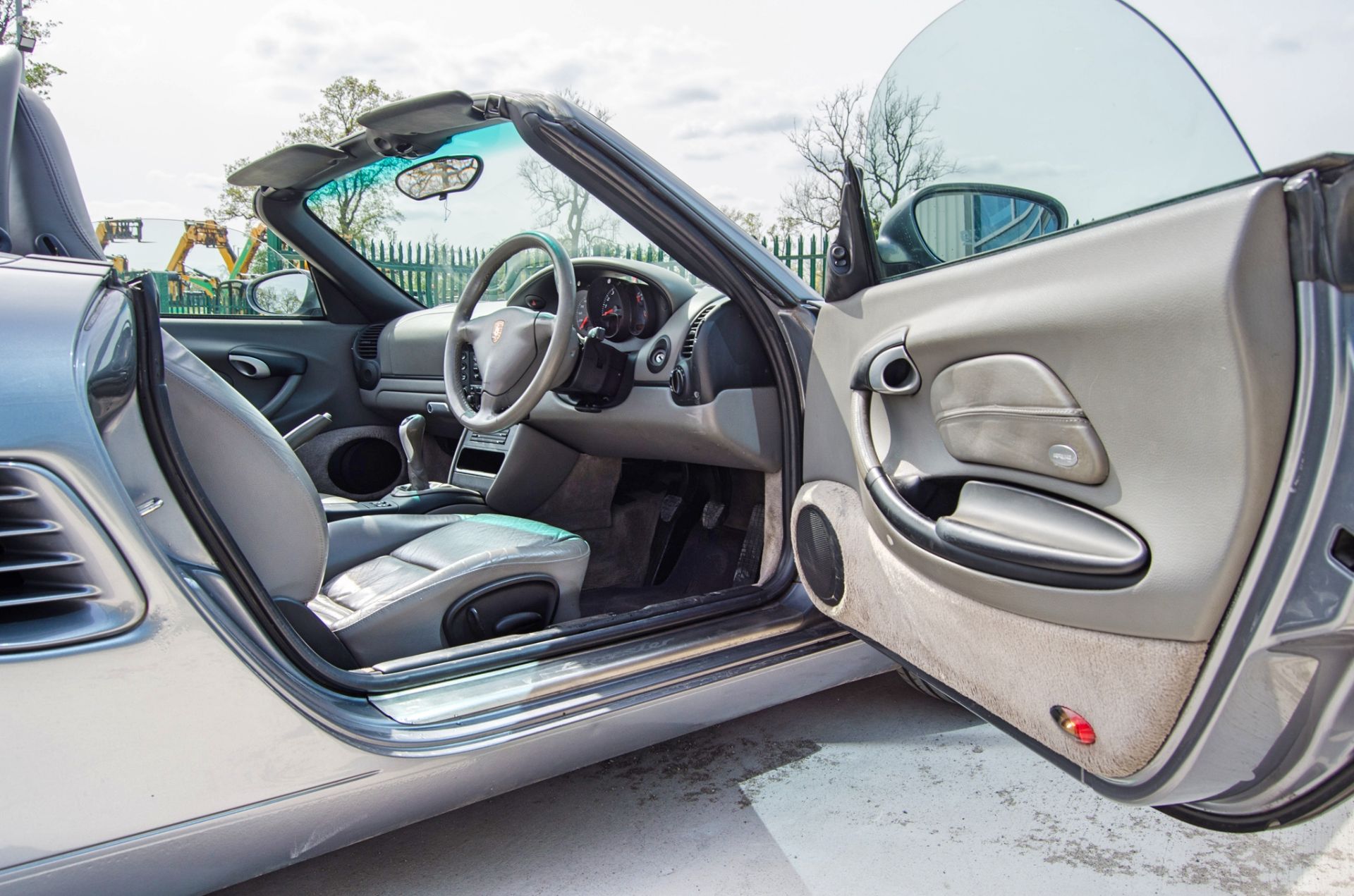 2003 Porsche Boxster 2.7 5 speed manual convertible roadster - Image 34 of 50