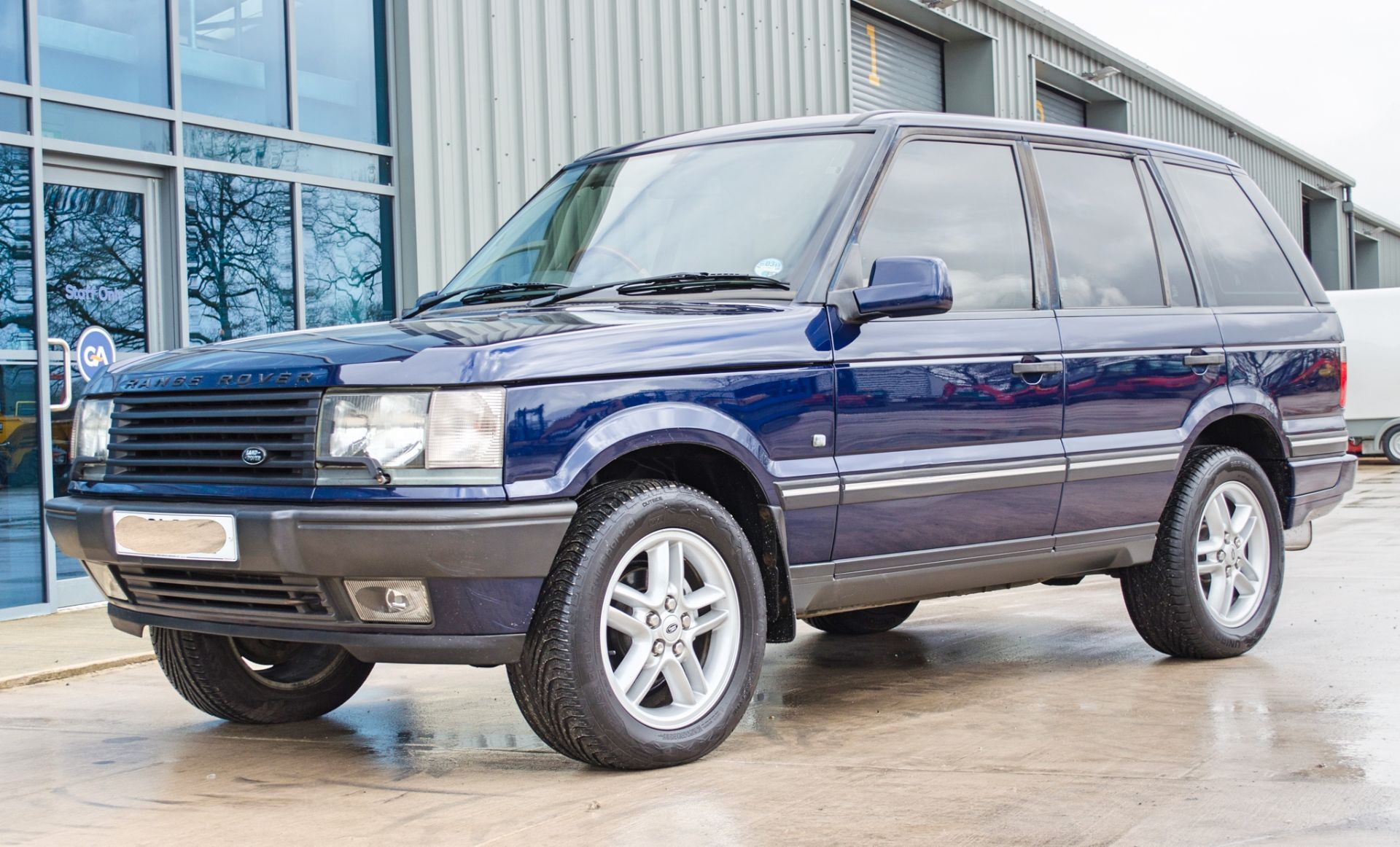 2001 Range Rover Vogue 4.6 litre V8 Auto 4 door SUV - Image 3 of 65