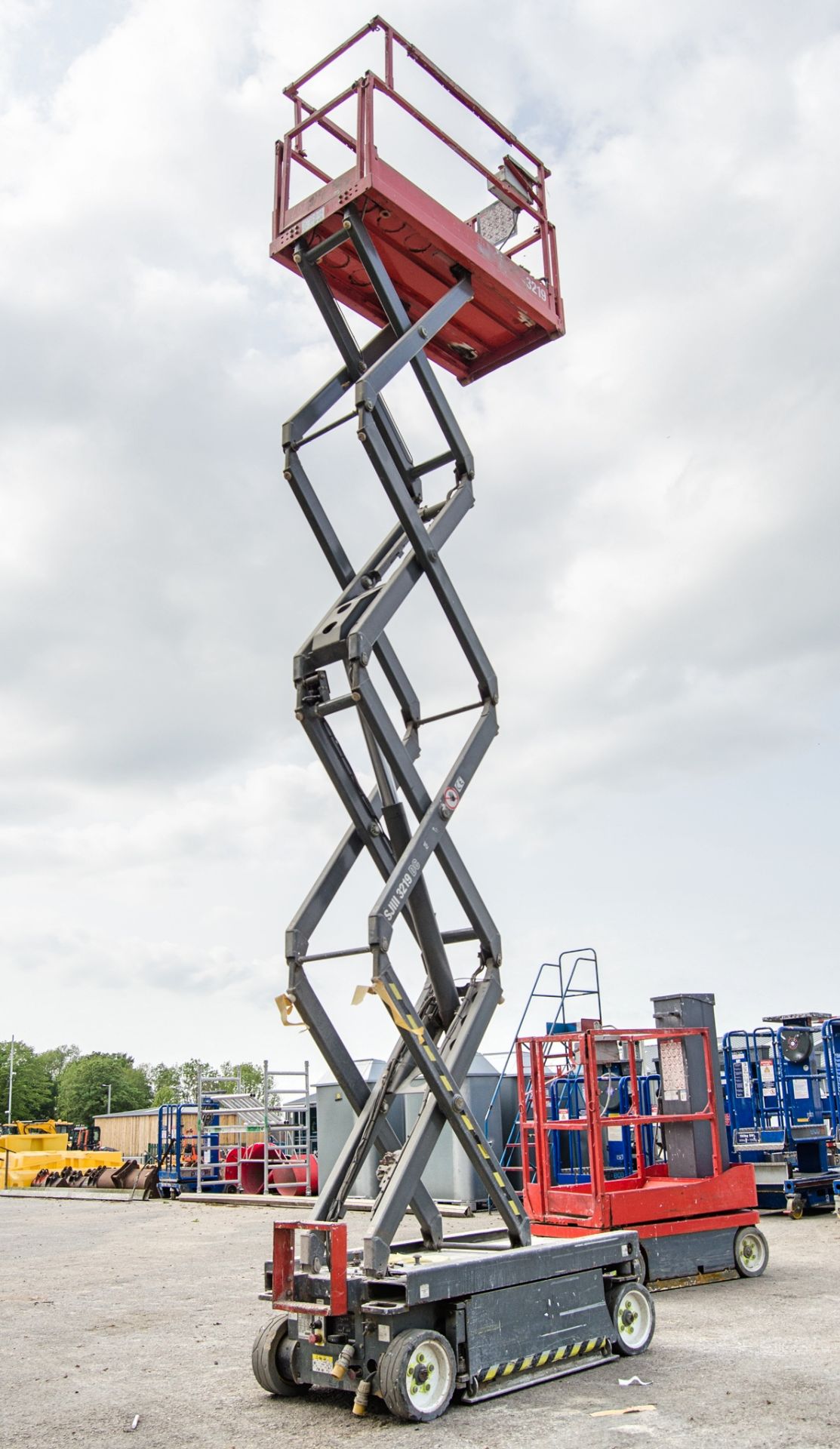 Skyjack SJ111 3219 battery electric scissor lift access platform Year: 2013 S/N: 22057252 A624051 - Image 3 of 6