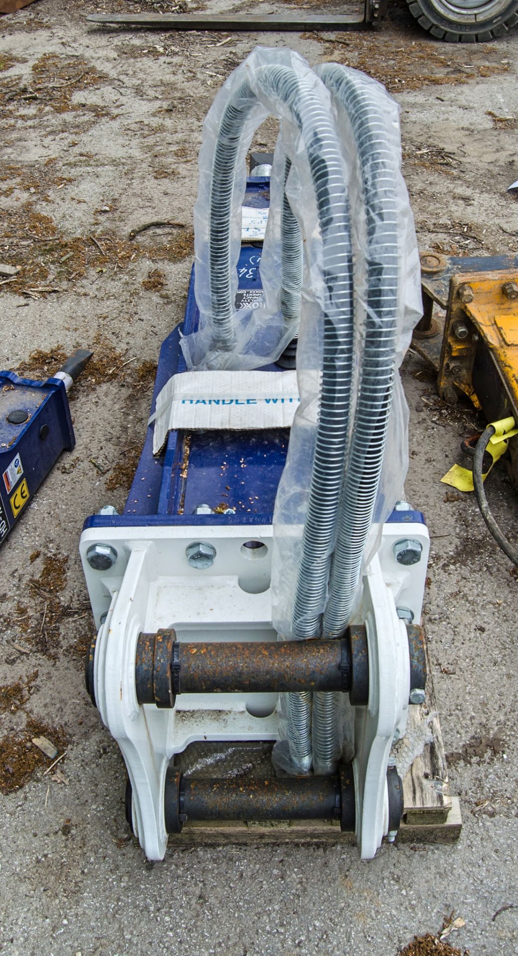 Hirox HDX30 hydraulic breaker to suit 10 to 15 tonne excavator Pin diameter: 65mm Pin centres: 380mm - Image 4 of 4