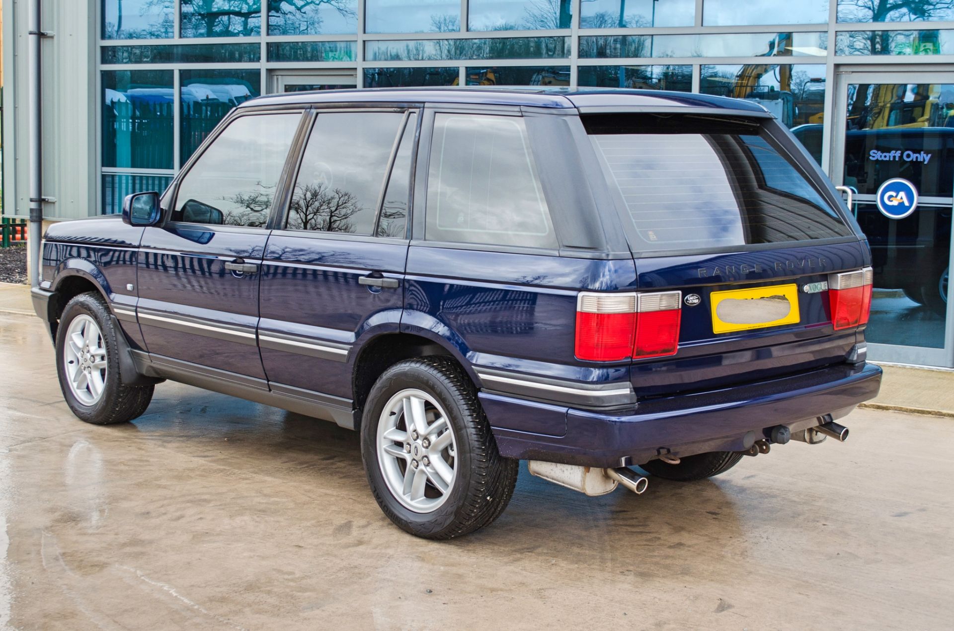 2001 Range Rover Vogue 4.6 litre V8 Auto 4 door SUV estate Registration: Y498 HNP Chassis: - Image 8 of 65