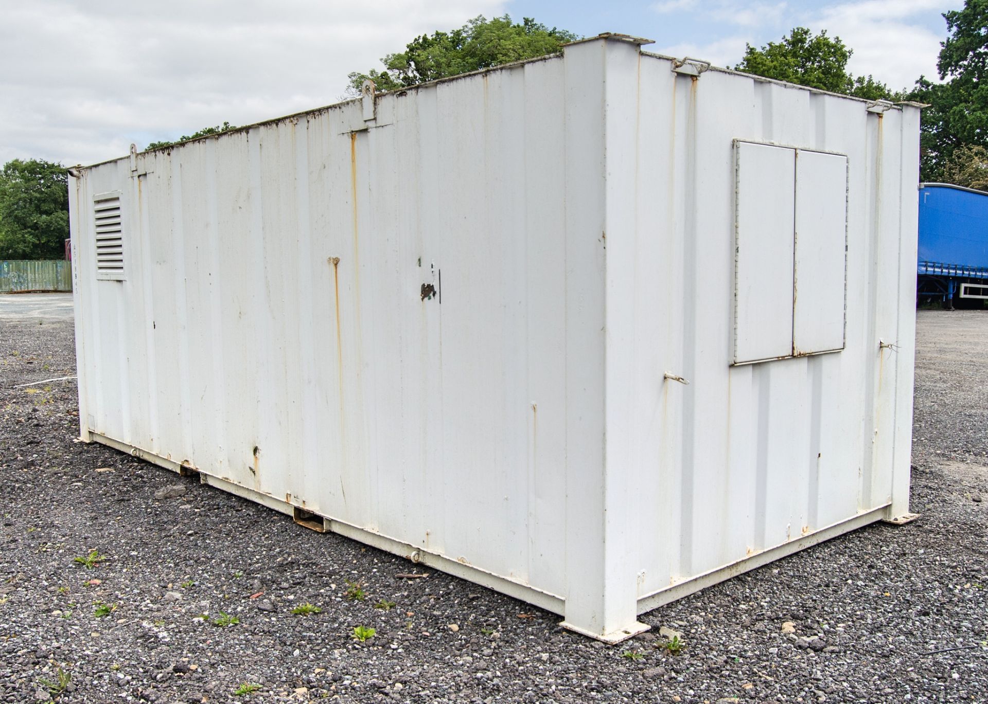 21 ft x 9 ft steel anti-vandal welfare site unit Comprising of: Canteen area, toilet & generator - Image 3 of 10