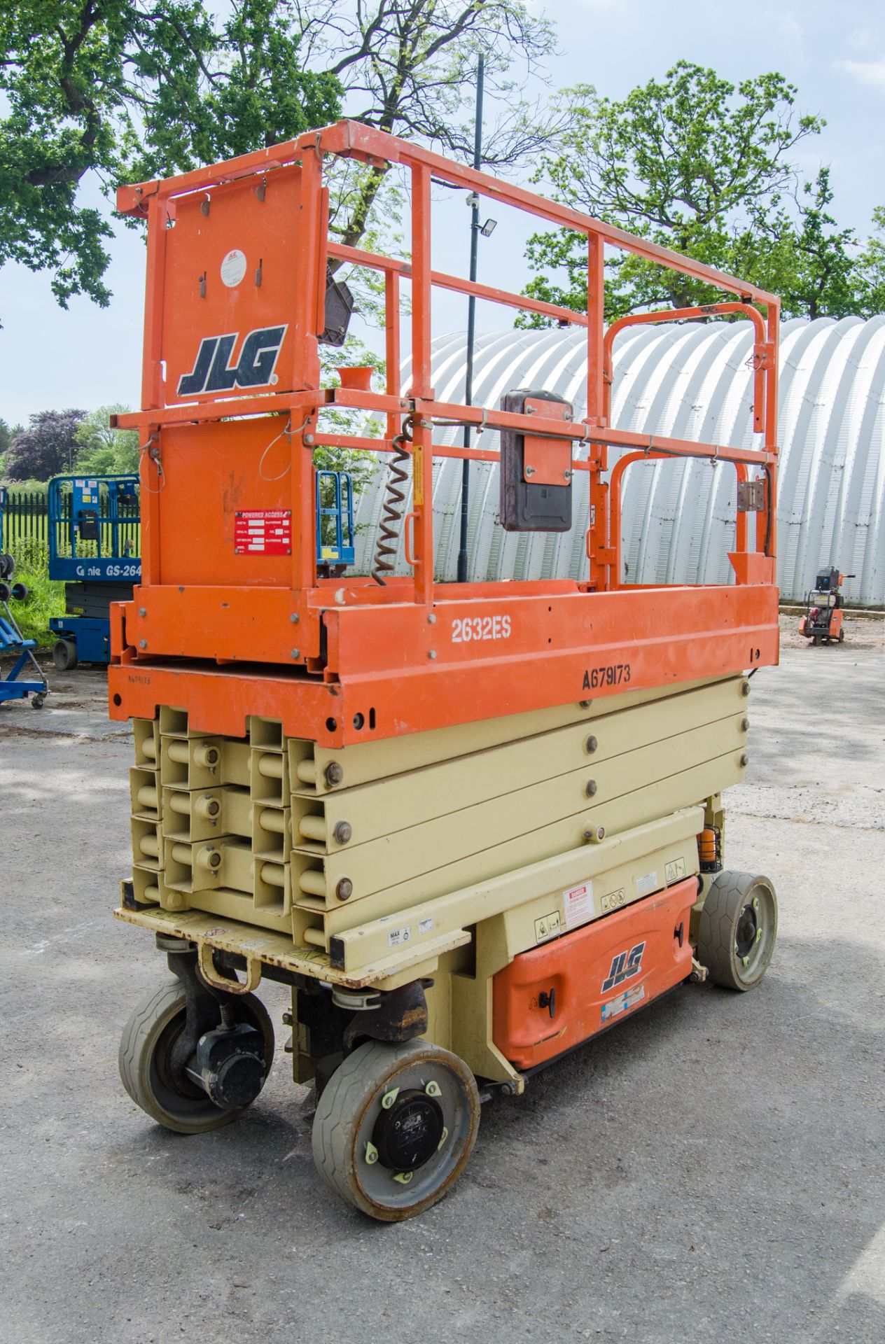 JLG 2632ES battery electric scissor lift access platform Year: 2014 S/N: 20416 Recorded Hours: 179 - Image 3 of 8