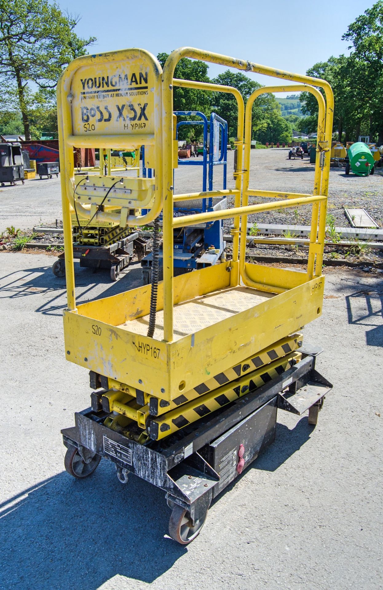 Youngman Boss X3X battery electric push around scissor lift access platform Year: 2010 S/N: 31057 - Image 3 of 5