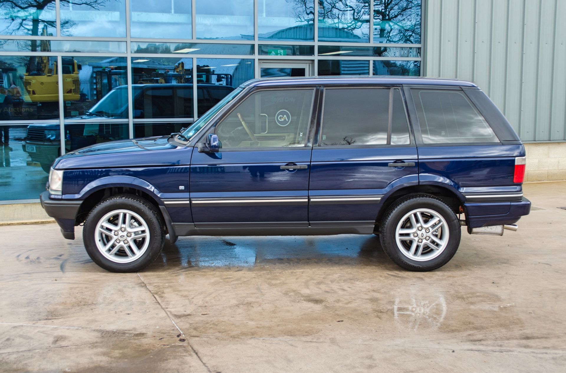 2001 Range Rover Vogue 4.6 litre V8 Auto 4 door SUV estate Registration: Y498 HNP Chassis: - Image 16 of 65