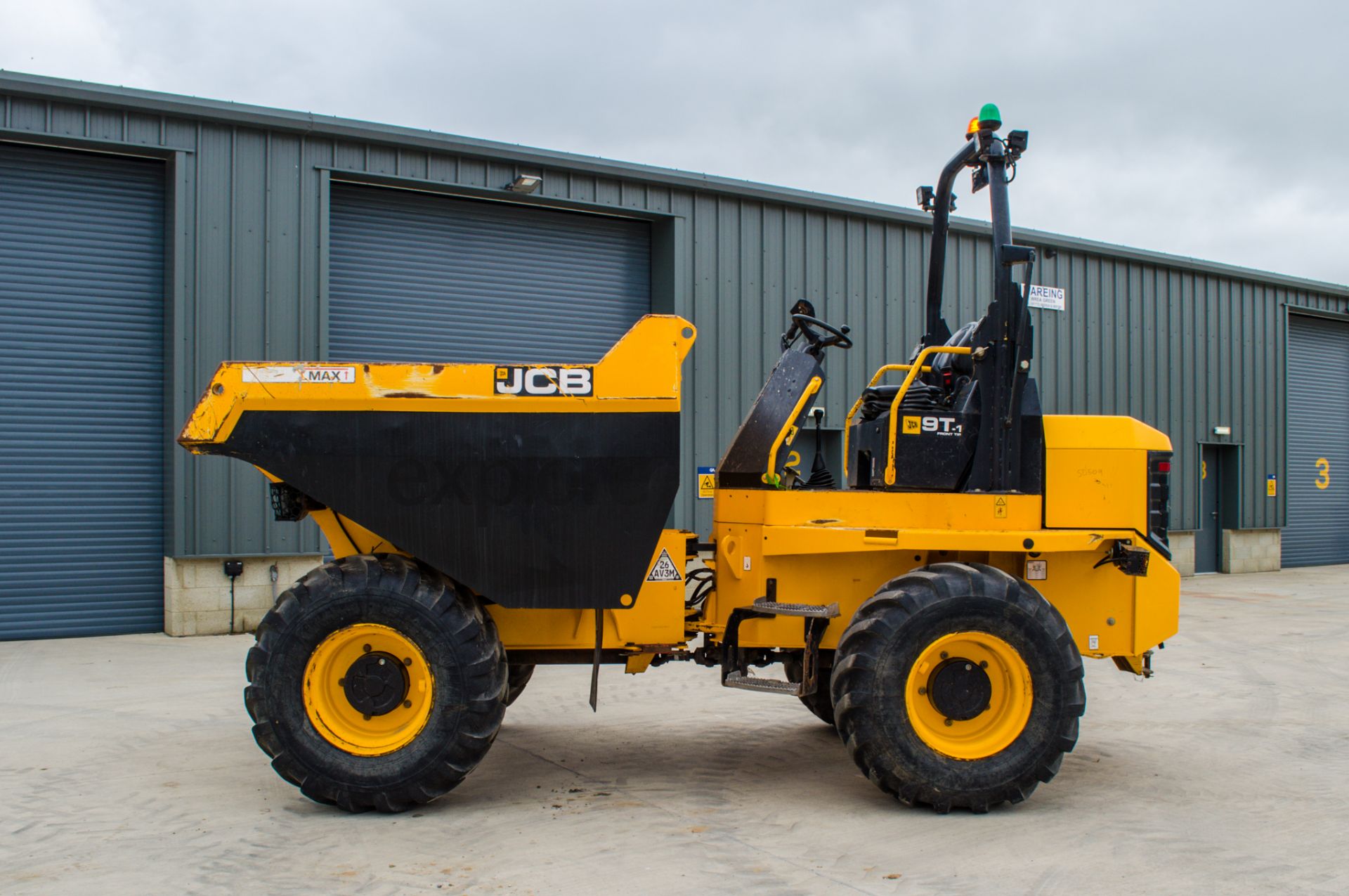 JCB 9FT 9 tonne straight skip dumper Year: 2019 S/N: 2780342 Recorded Hours: 2022 c/w camera system - Image 8 of 19