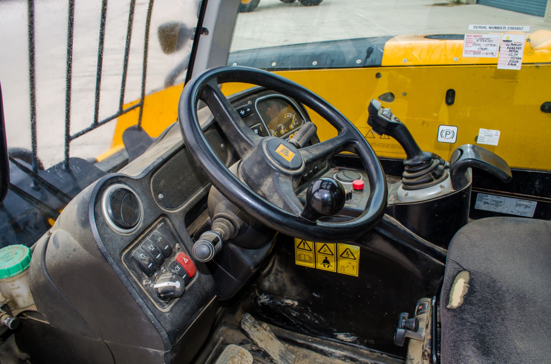 JCB 525-60 6 metre telescopic handler Year: 2015 S/N: 2365957 Recorded Hours: 4207 A644565 - Image 19 of 21