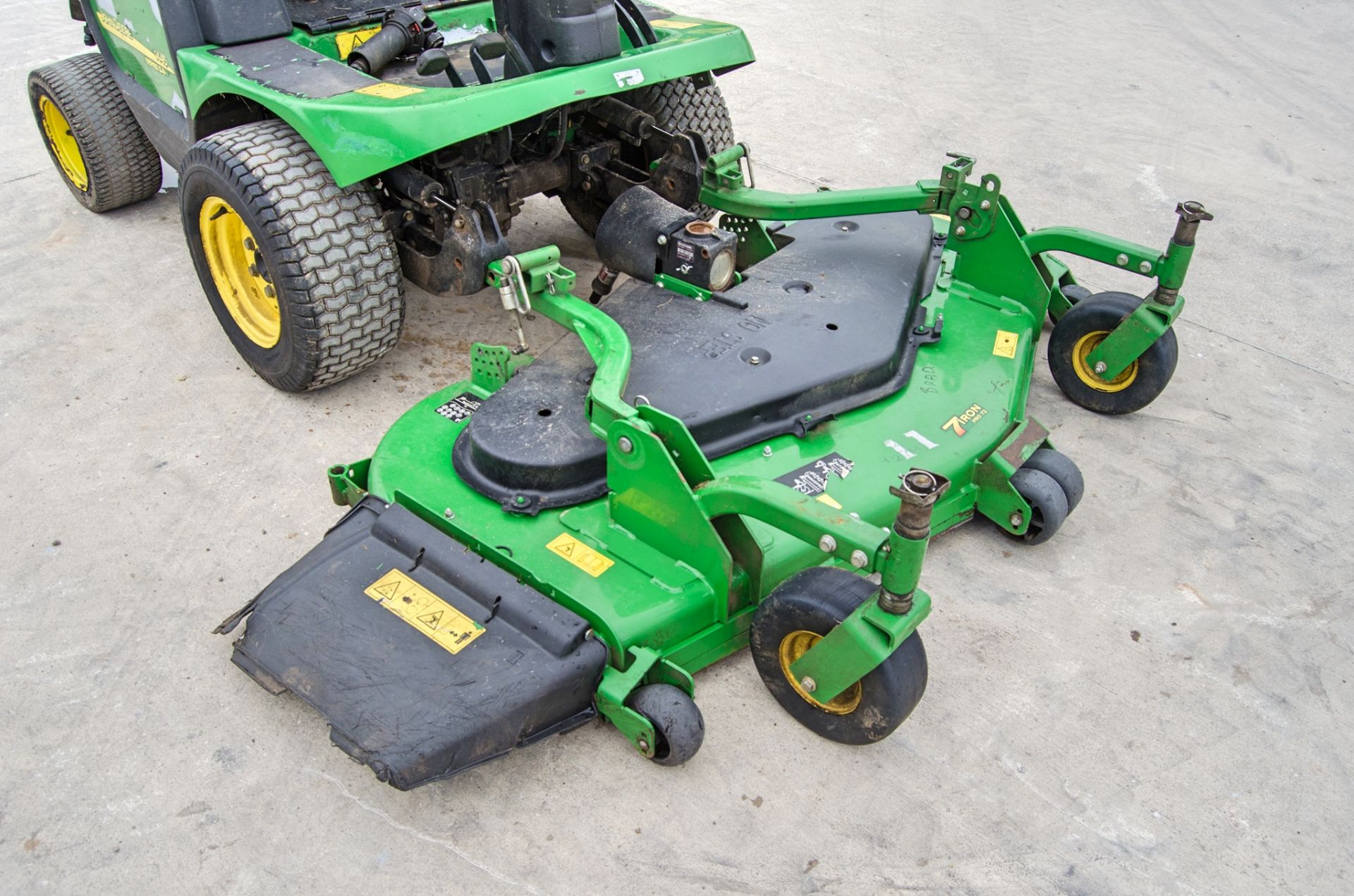 John Deere 1445 Series II 4WD diesel driven ride on mower Recorded Hours: 2360 c/w John Deere 7 iron - Image 9 of 14