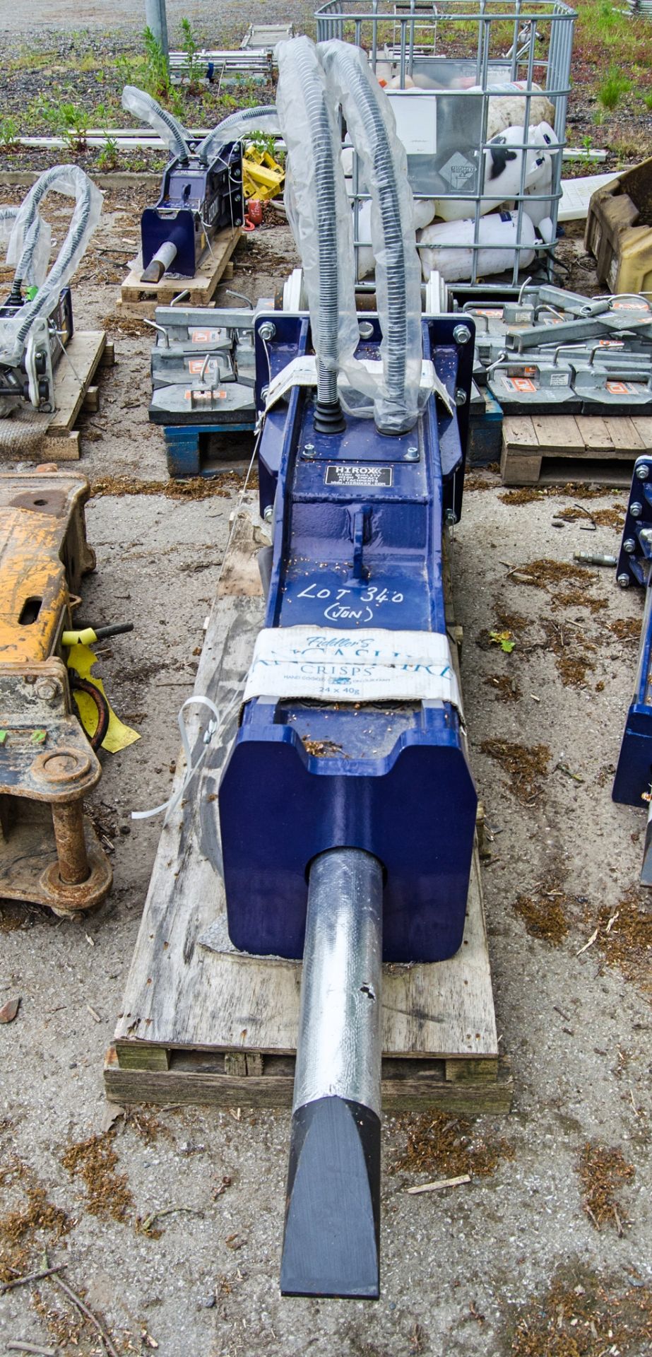 Hirox HDX30 hydraulic breaker to suit 10 to 15 tonne excavator Pin diameter: 65mm Pin centres: 380mm - Image 3 of 4