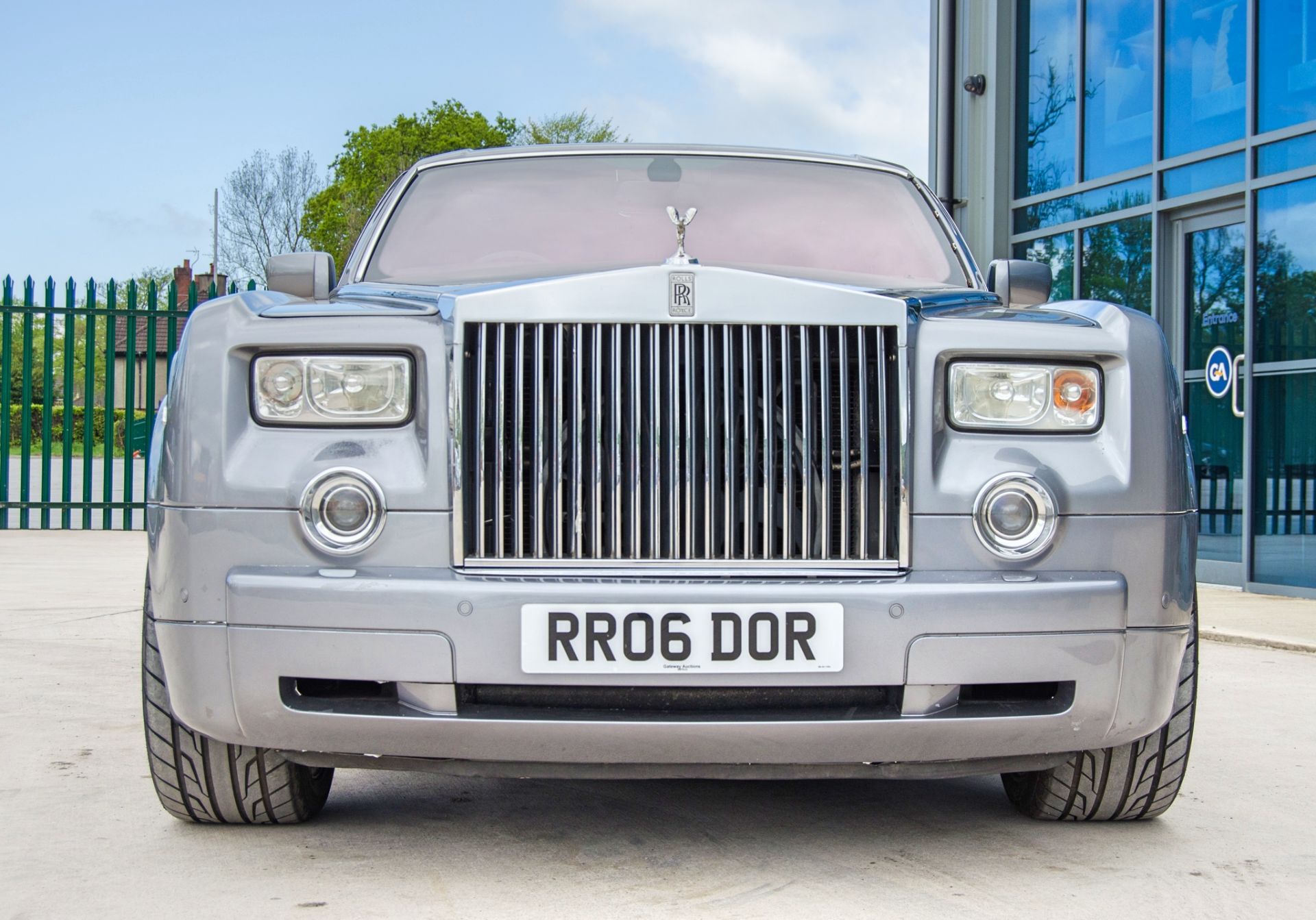 Rolls Royce Phantom 6749cc V12 Auto 4 door saloon car Registration Number: RR06 DOR Date of - Image 9 of 59