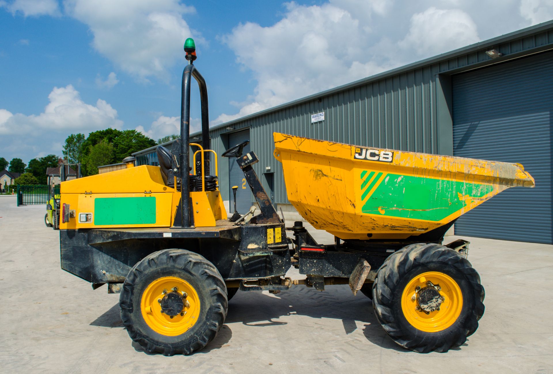 JCB 6 tonne swivel skip dumper Year: 2015 S/N: FFRL8476 Recorded Hours: 2258 c/w V5 A677194 - Image 8 of 20