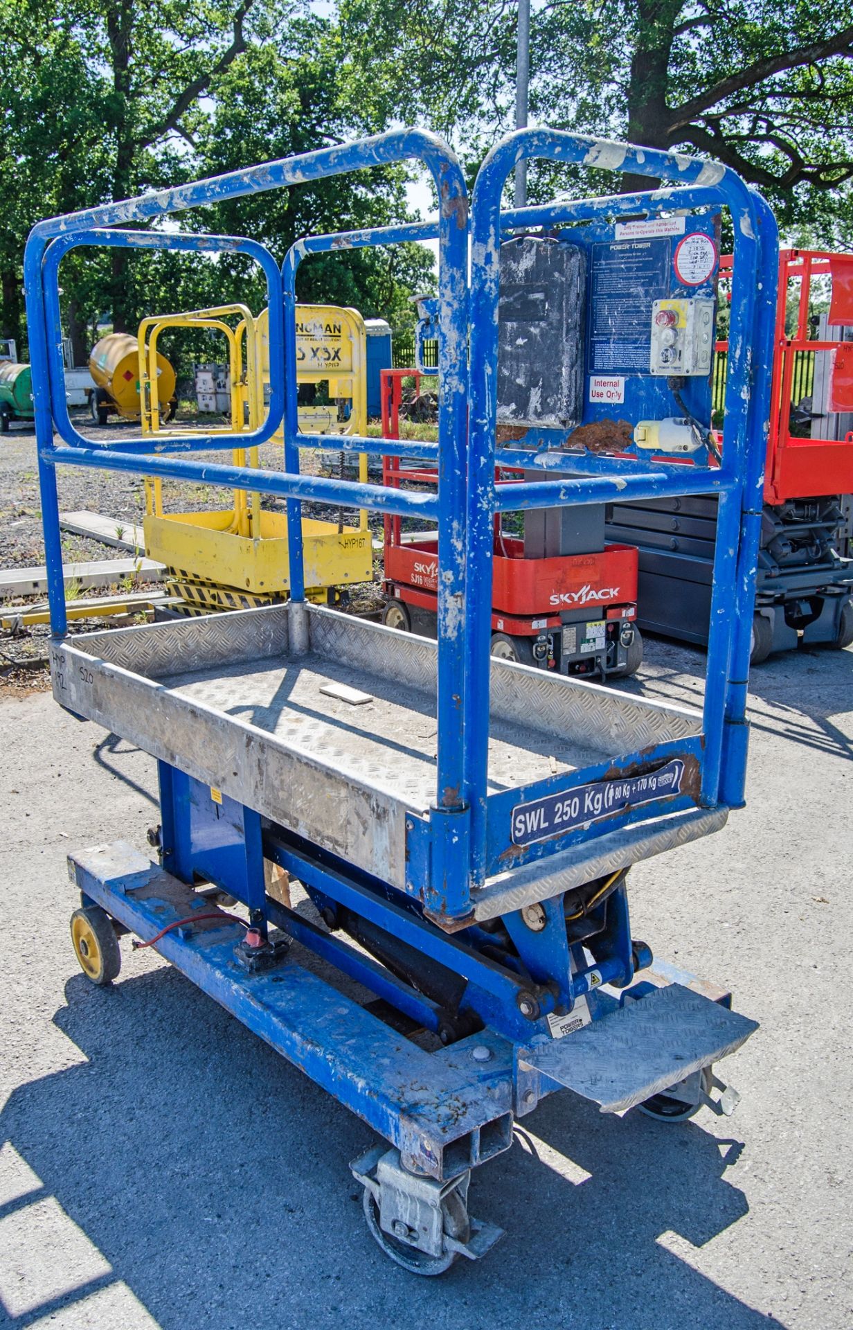 Power Tower battery electric push around scissor lift access platform Year: 2011 S/N: 16073111A - Image 4 of 6