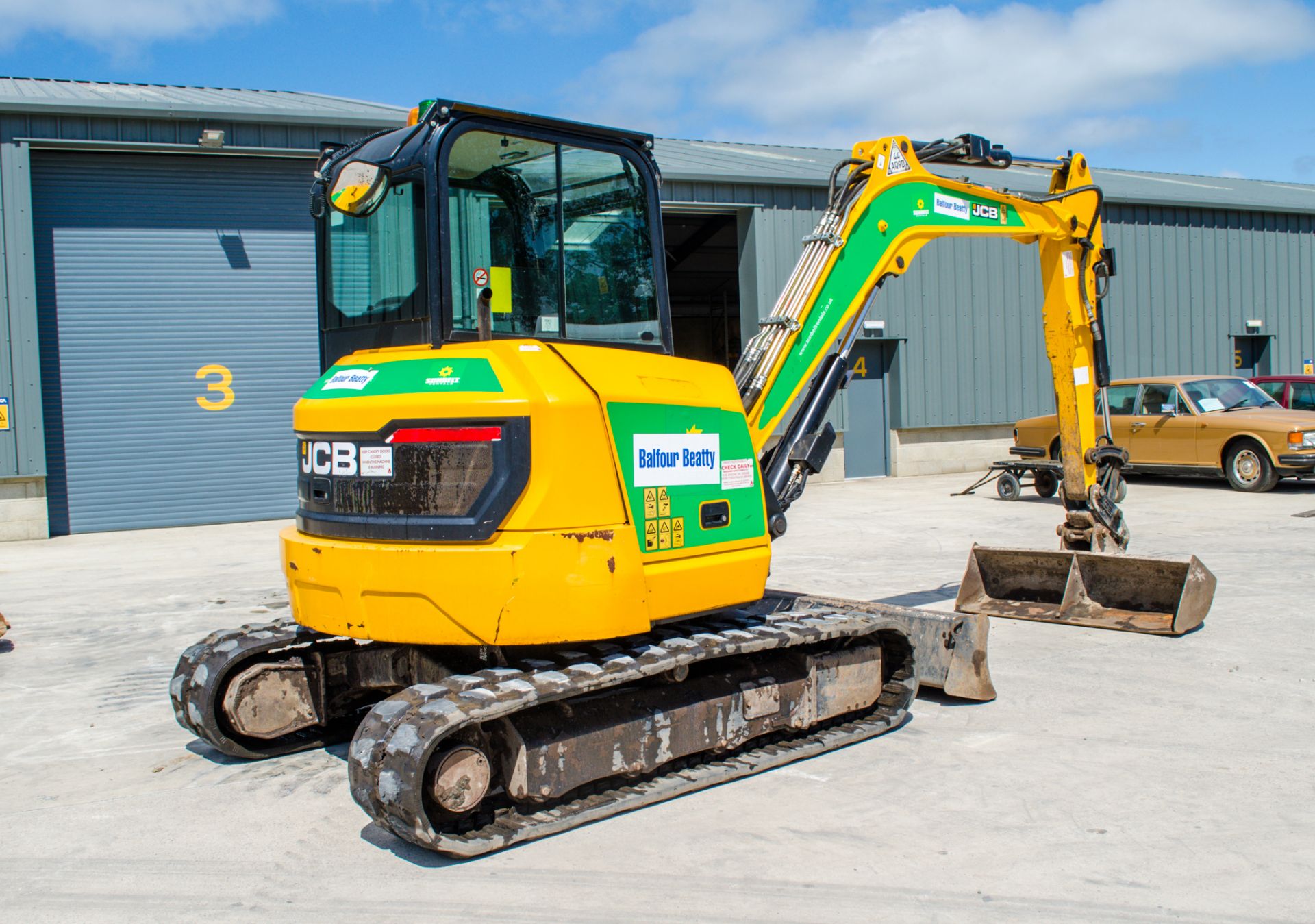 JCB 8055 5.5 tonne rubber tracked midi excavator Year: 2017 S/N: 1924865 Recorded Hours: 2397 piped, - Image 4 of 23