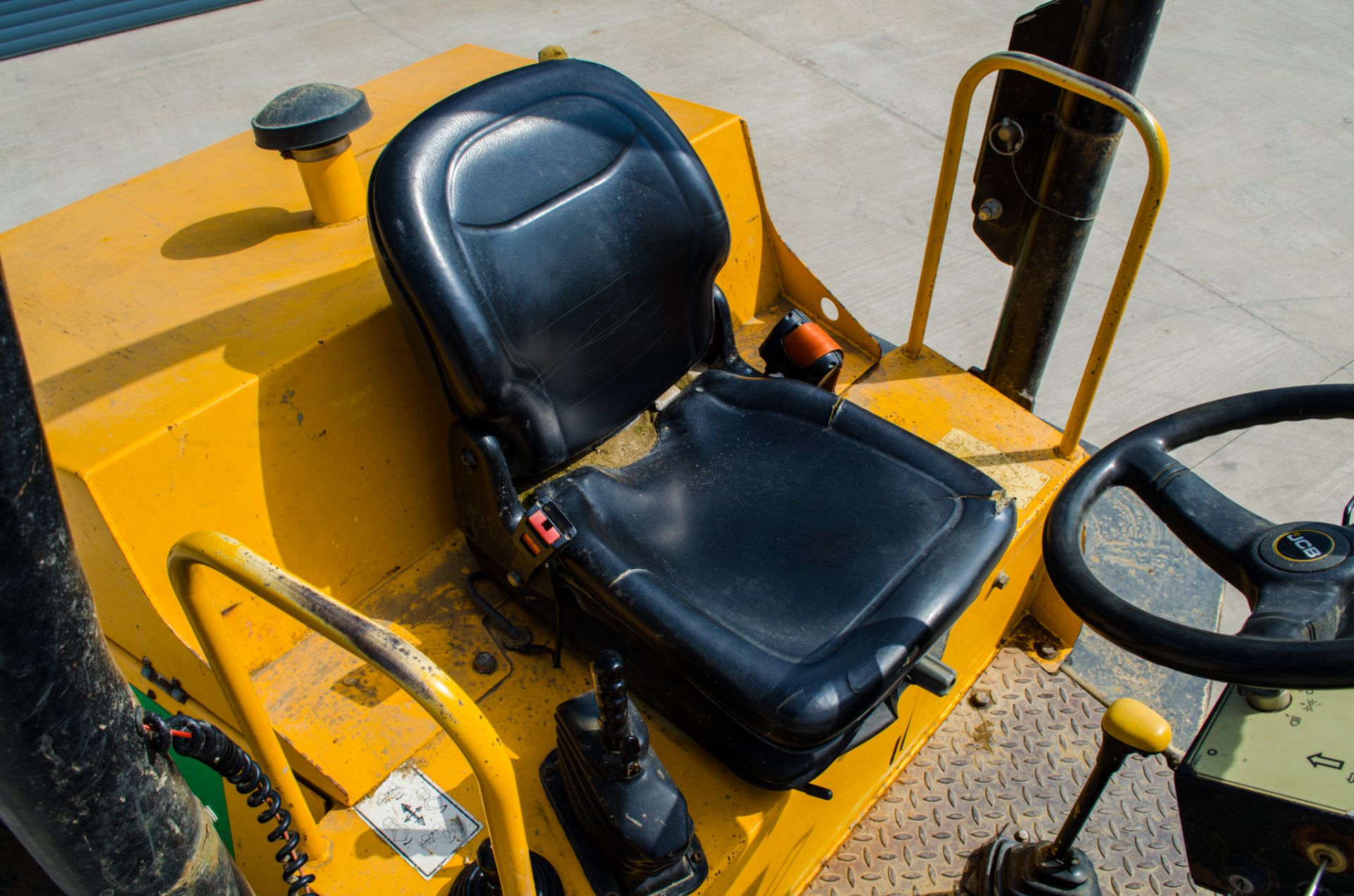 JCB 6 tonne swivel skip dumper Year: 2015 S/N: FFRL8476 Recorded Hours: 2258 c/w V5 A677194 - Image 19 of 20