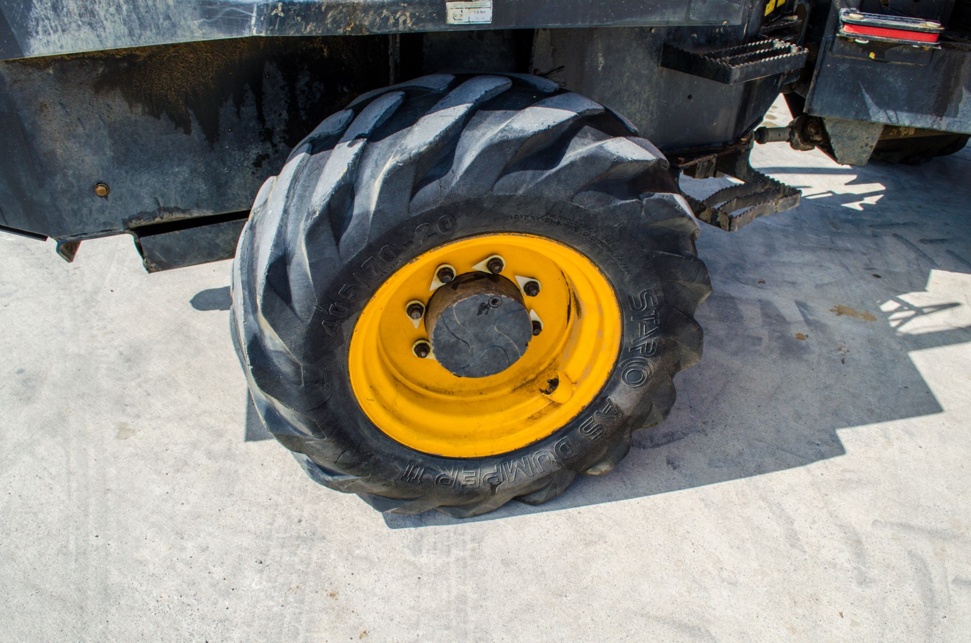 JCB 6 tonne swivel skip dumper Year: 2015 S/N: FRL8670 Recorded Hours: 1976 ** Swivel function - Image 11 of 20