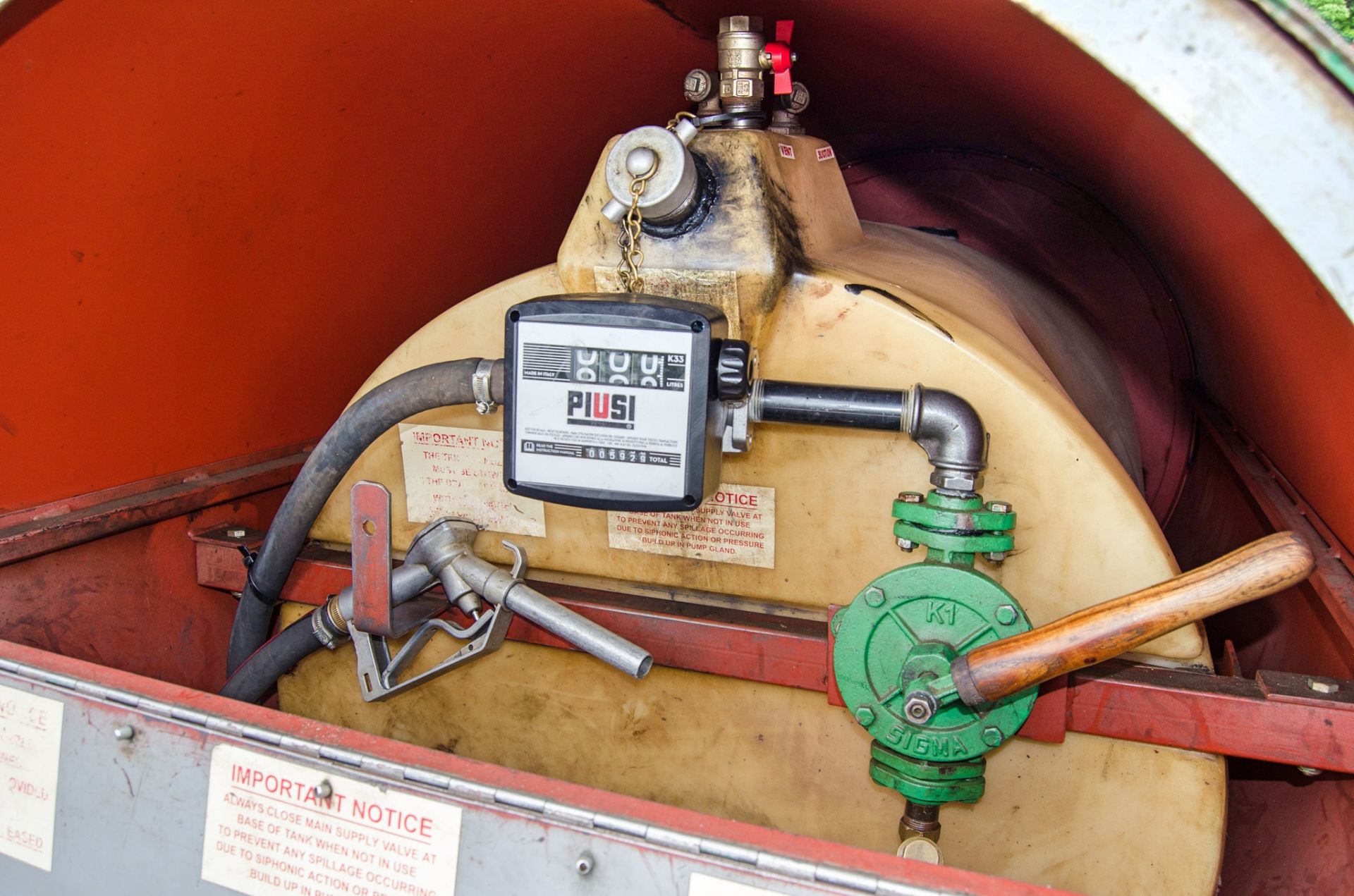 Trailer Engineering 950 litre fast tow bunded fuel bowser c/w manual pump, delivery hose and - Image 5 of 5