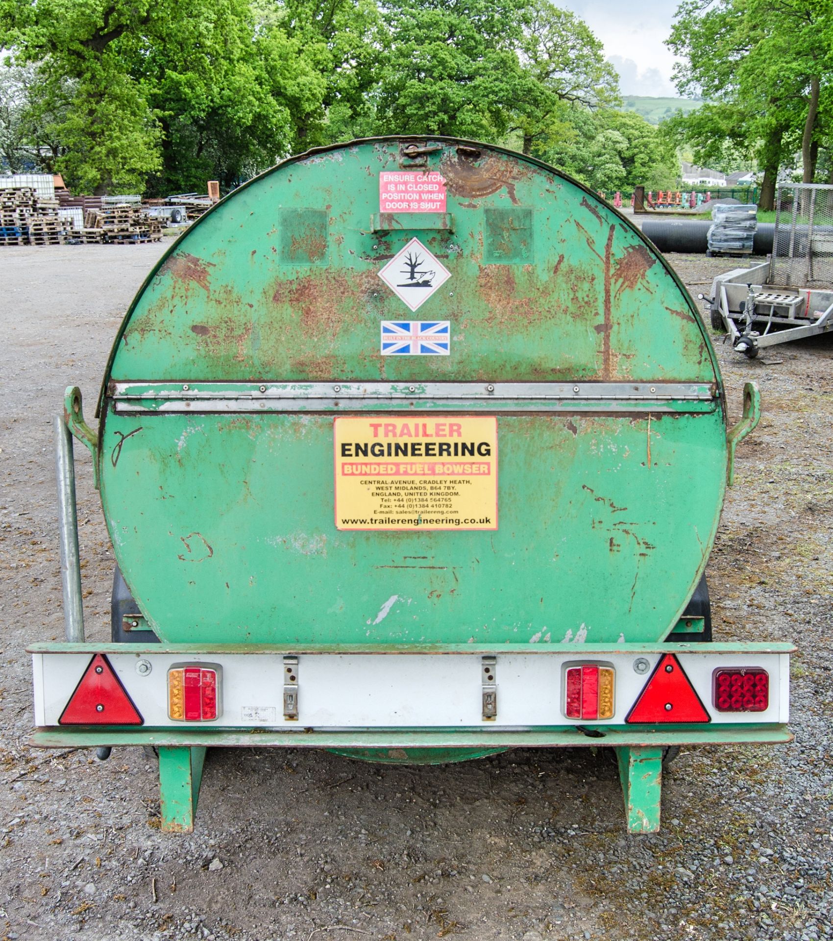 Trailer Engineering 950 litre fast tow bunded fuel bowser c/w manual pump, delivery hose and - Image 4 of 5