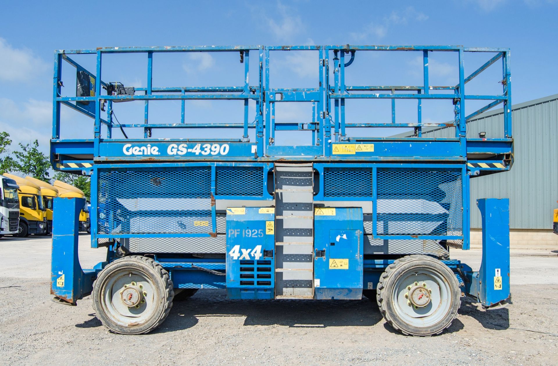 Genie GS4390 diesel driven scissor lift access platform Year: 2014 S/N: 49379 Recorded Hours: 1886 - Image 7 of 17