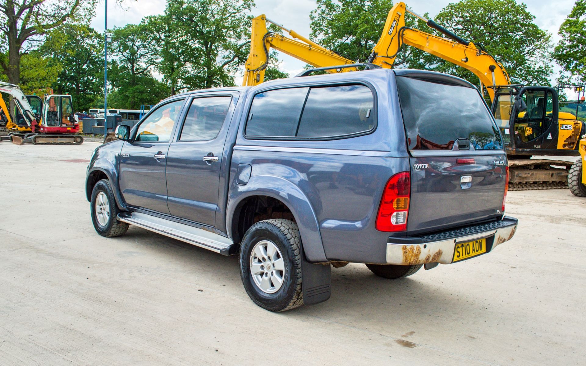 Toyota Hilux 2.5 D-4D 144 HL3 4wd manual double cab pick up Reg No: ST10 AOW Date of Registration: - Image 4 of 25