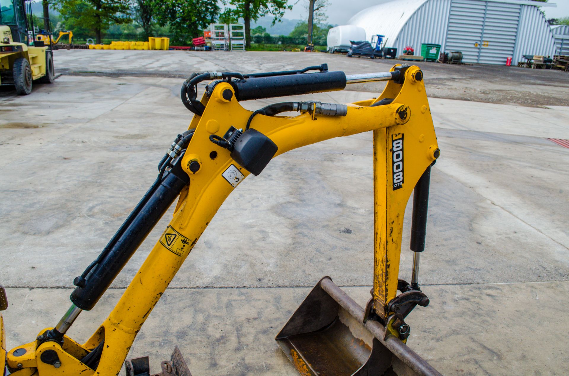 JCB 8008 CTS 0.8 tonne rubber tracked micro excavator Year: 2015 S/N: 2410905 Recorded Hours: 1769 - Image 11 of 21