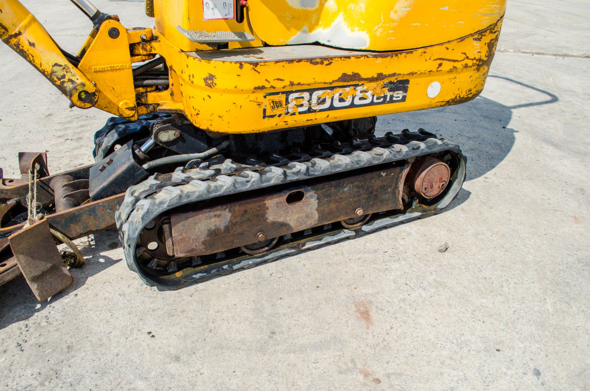 JCB 8008 CTS 0.8 tonne rubber tracked micro excavator Year: 2013 S/N: 00764635 Recorded Hours: - Image 9 of 17