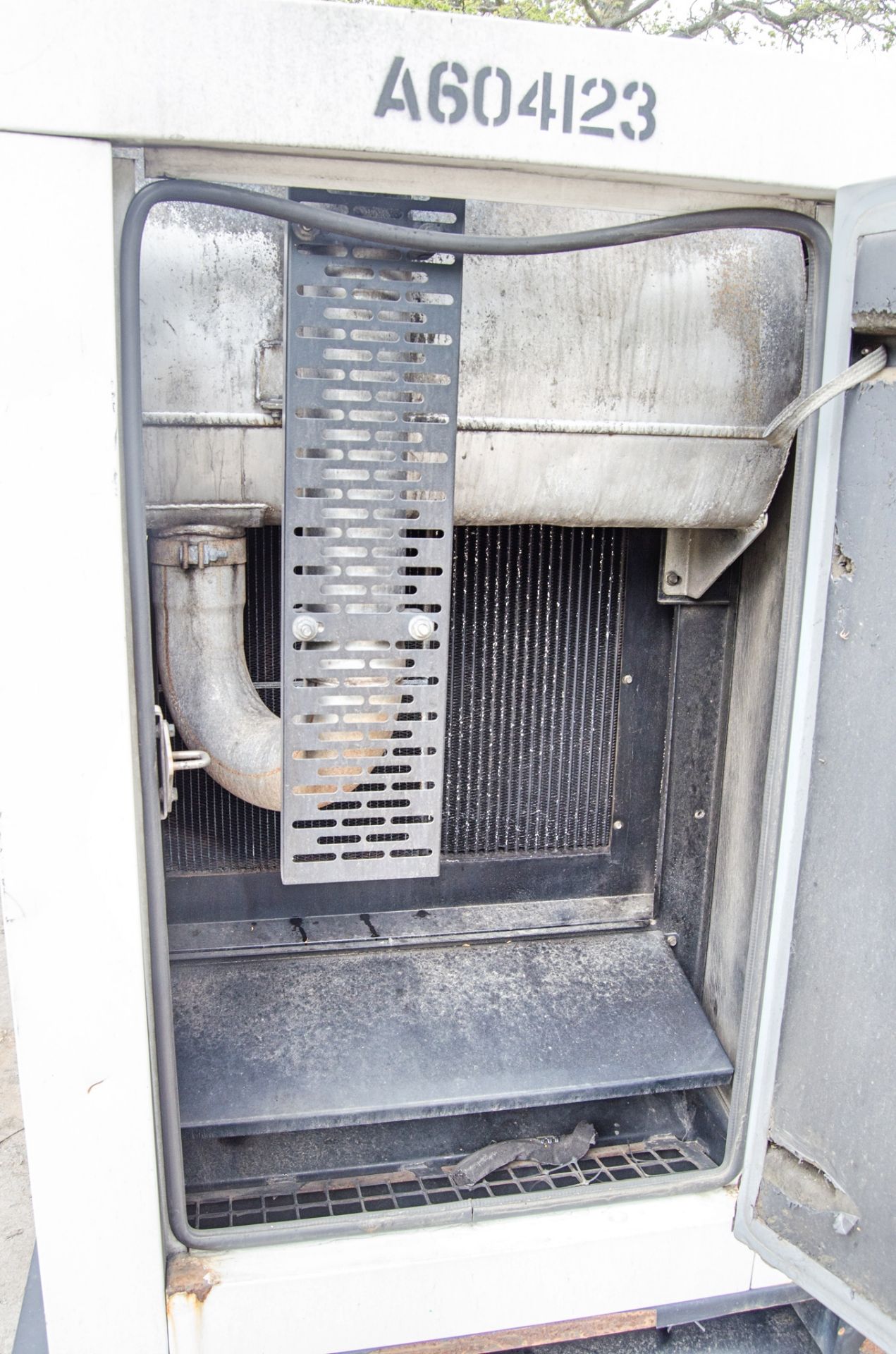 SDMO R110 110 kva diesel driven generator Recorded hours: 27952 A604123 - Image 7 of 8