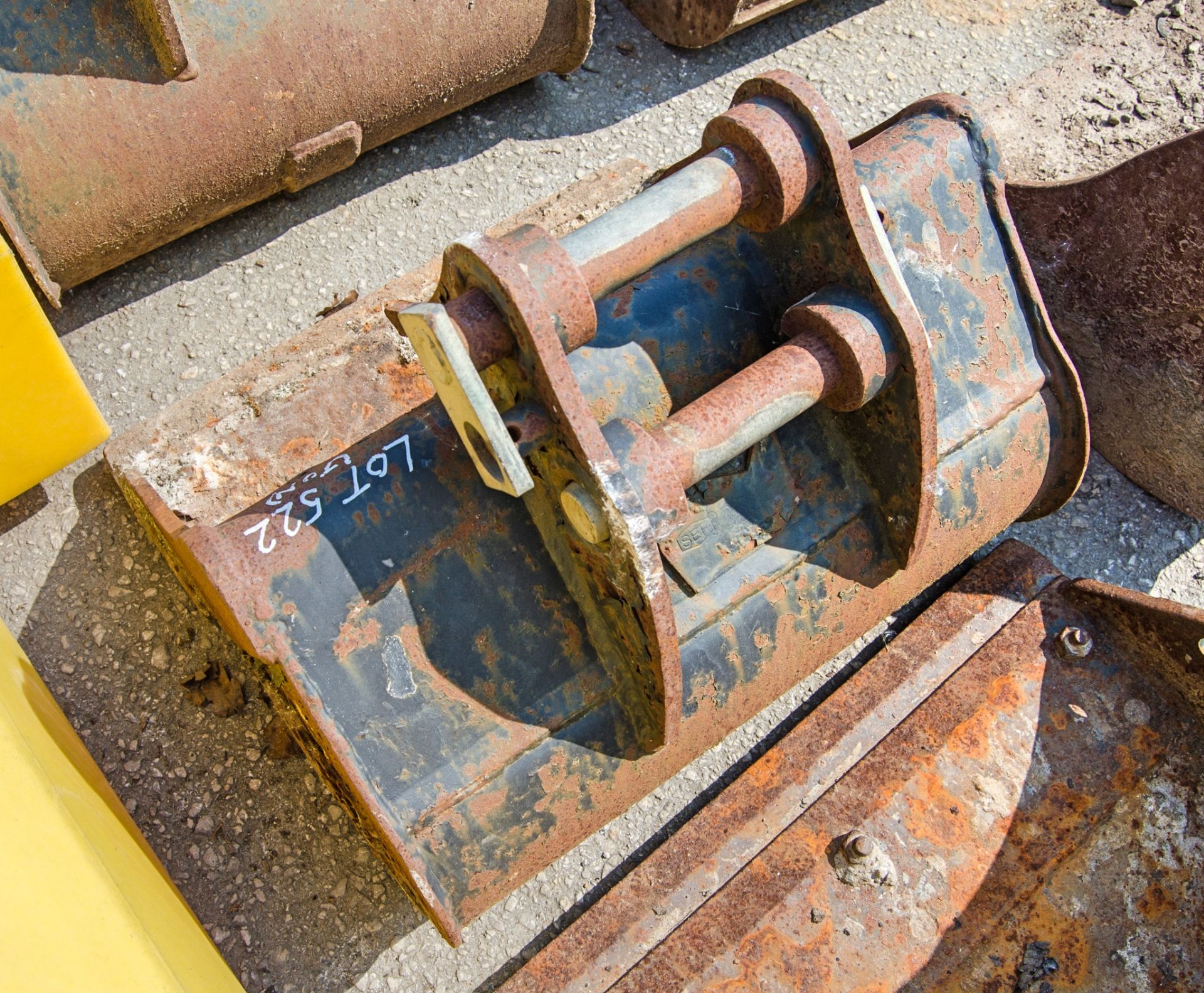 18 inch digging bucket - Image 2 of 2