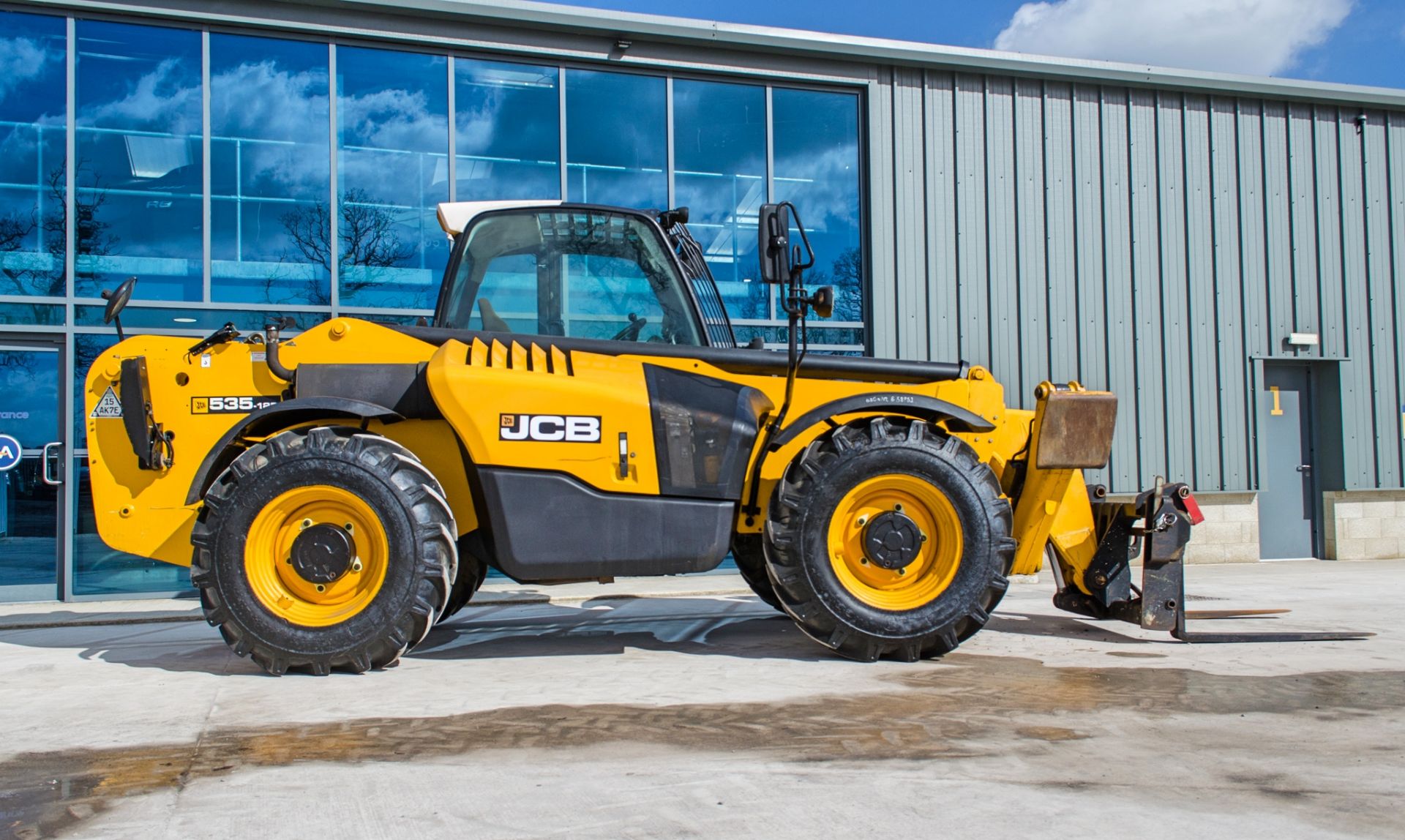 JCB 535-125 Hi-Viz 12.5 metre telescopic handler Year: 2014 S/N: 2340638 Recorded Hours: 4394 c/w - Image 8 of 25