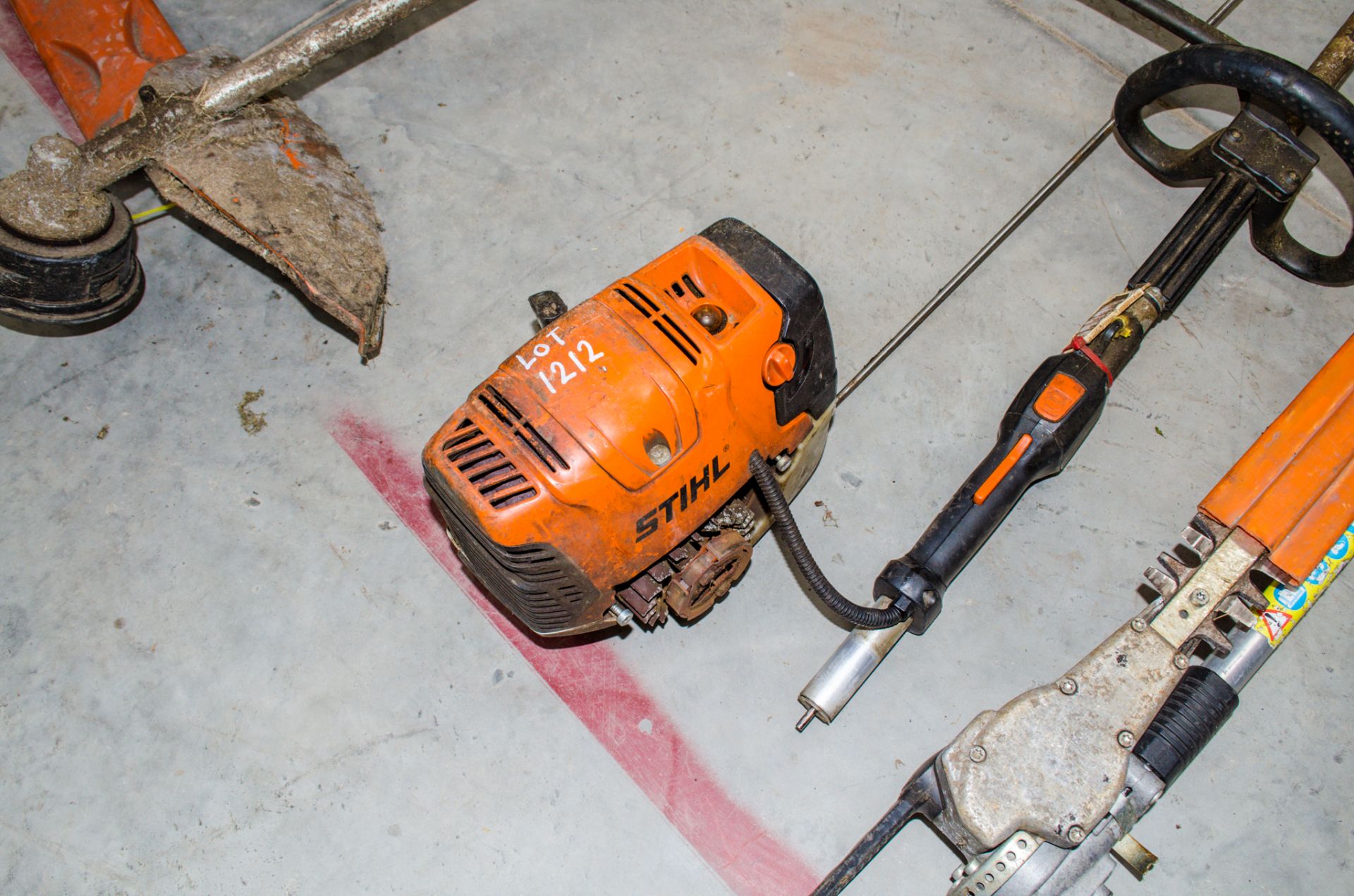 Stihl FS131R petrol driven strimmer ** In disrepair ** - Image 2 of 2