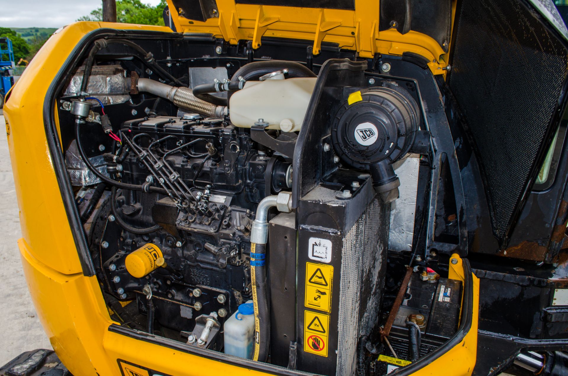 JCB 65R-1 6.5 tonne rubber tracked midi excavator  Year: 2017 S/N: H1914512 Recorded Hours: 2702 - Image 16 of 20