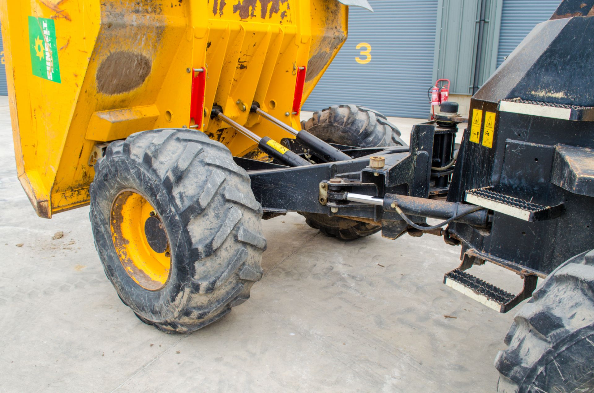 JCB 9 tonne straight skip dumper Year: 2015 S/N: RM7525 Recorded Hours: 2335 A667139 - Image 16 of 21