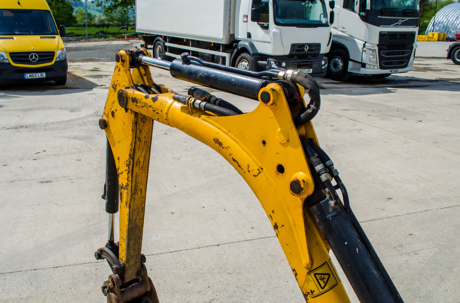 JCB 8008 CTS 0.8 tonne rubber tracked micro excavator Year: 2013 S/N: 00764635 Recorded Hours: - Image 11 of 17