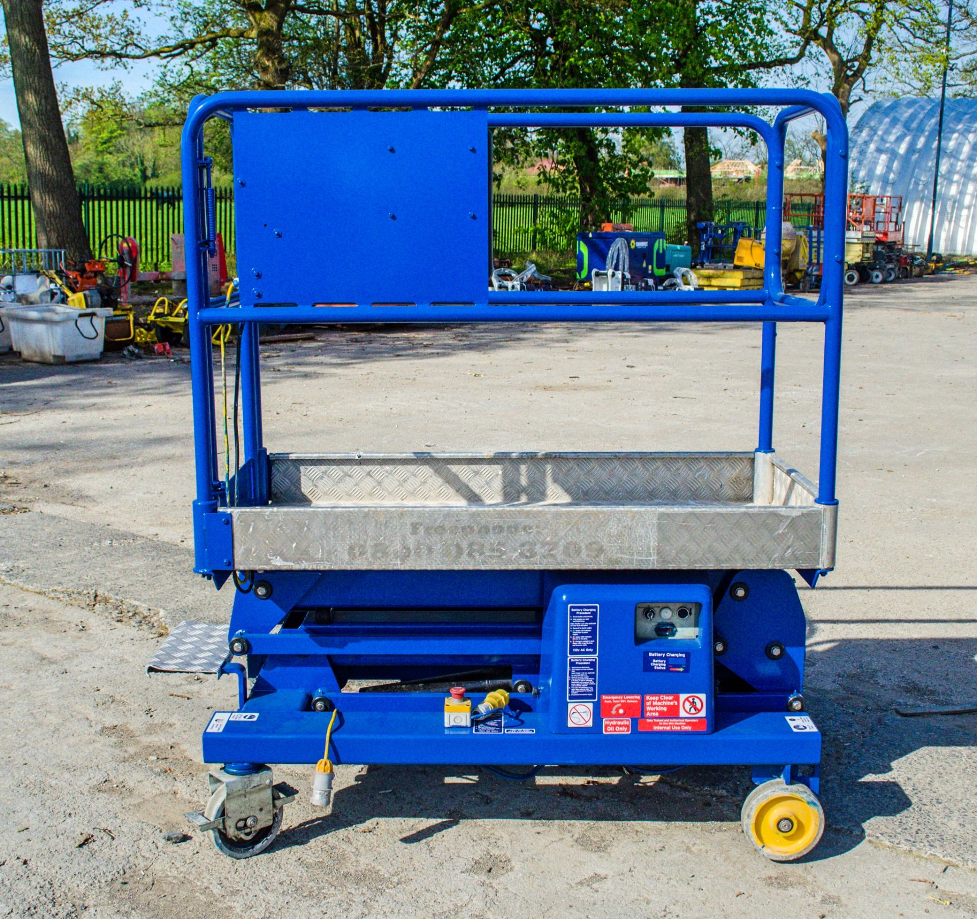 Power Tower battery electric push around access platform Year: 2014 S/N: 23383214A CTE-35 - Image 5 of 8