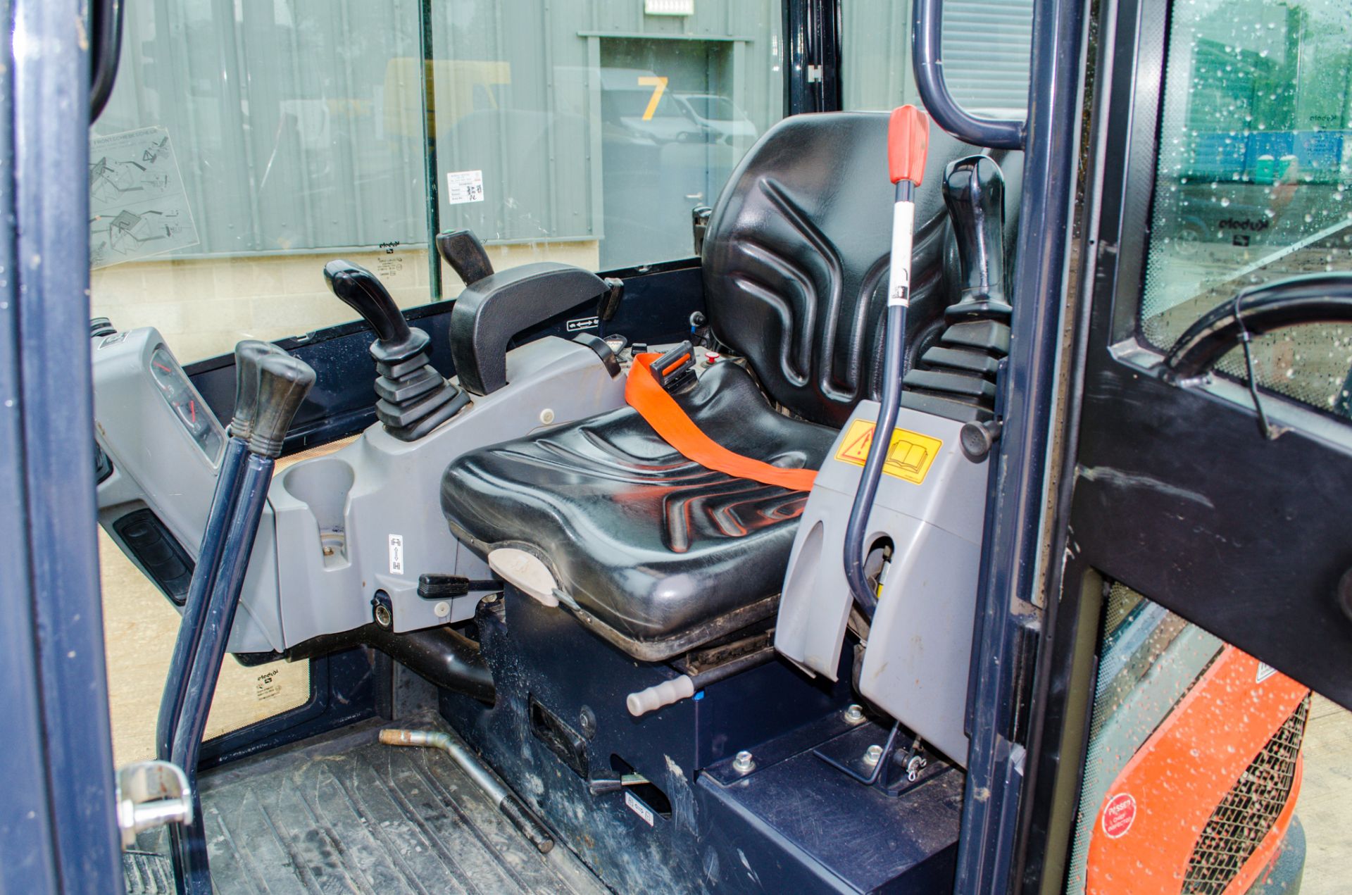 Kubota KX016-4 1.6 tonne rubber tracked mini excavator Year: 2017 S/N: 61467 Recorded Hours: 1358 - Image 16 of 19