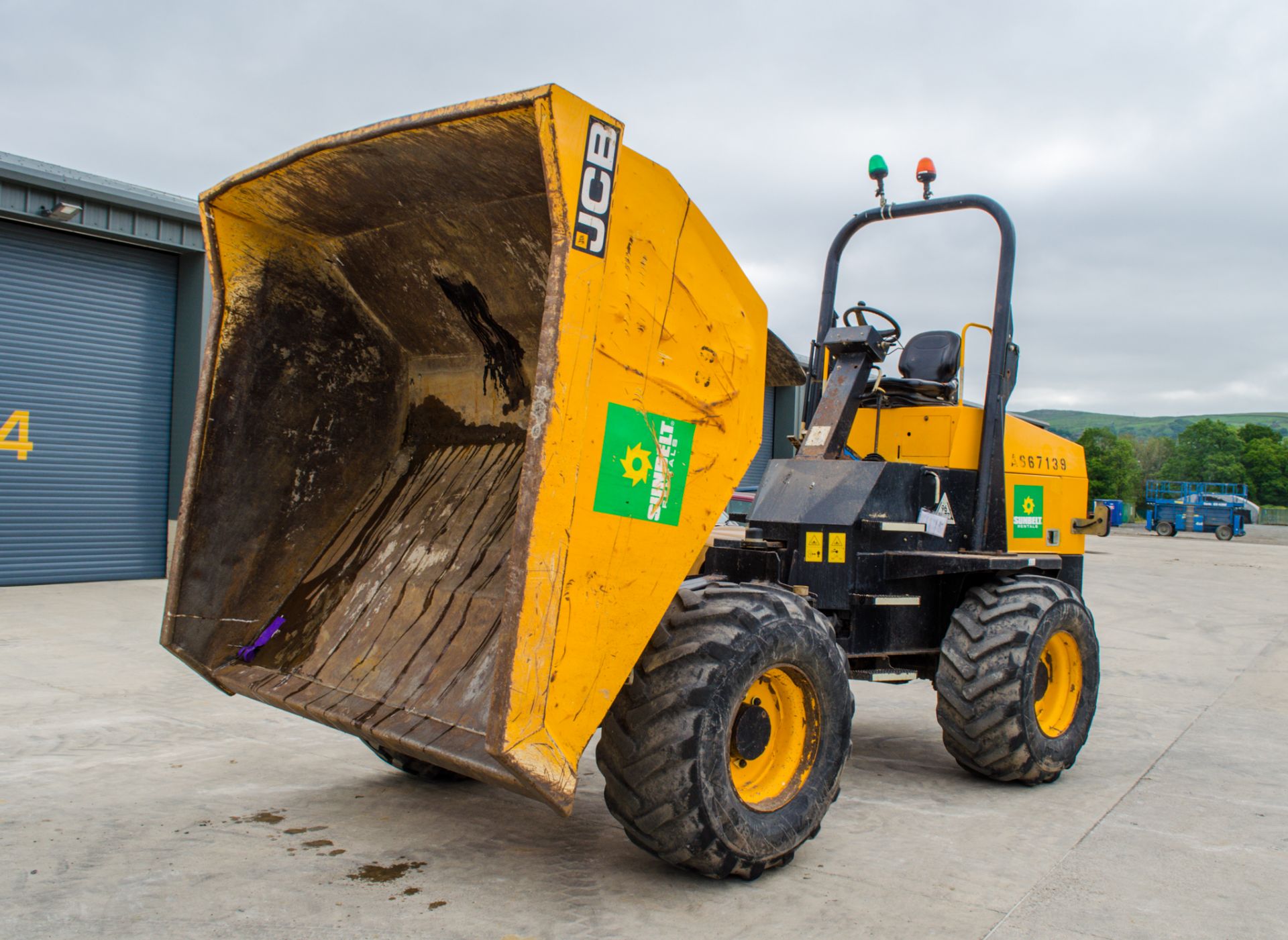 JCB 9 tonne straight skip dumper Year: 2015 S/N: RM7525 Recorded Hours: 2335 A667139 - Image 13 of 21
