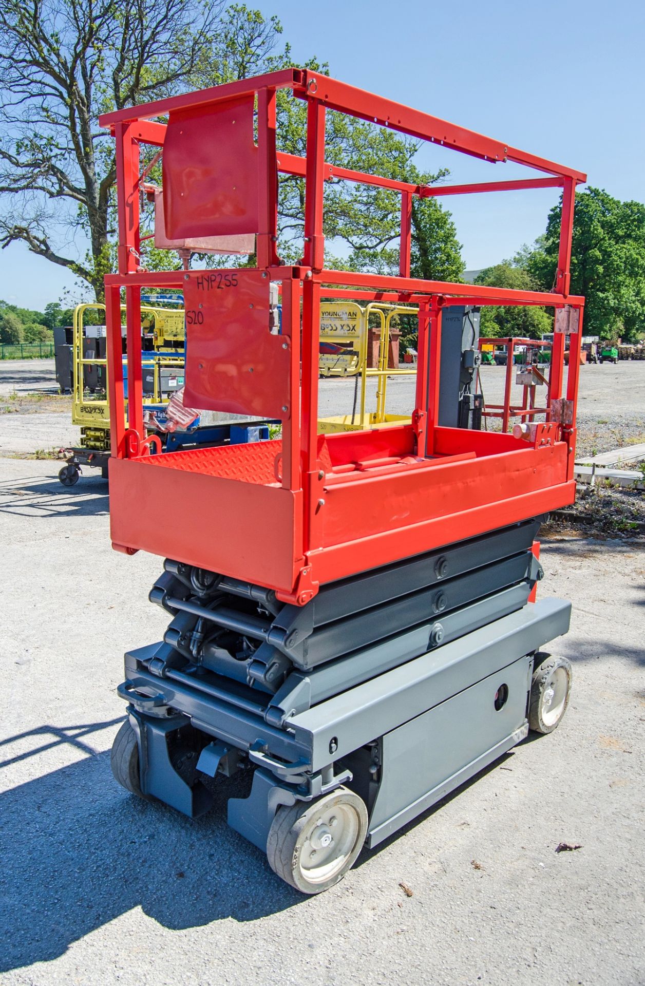 Skyjack SJIII 3219 battery electric scissor lift access platform Year: 2013 S/N: 22048480 HYP255 - Image 3 of 8