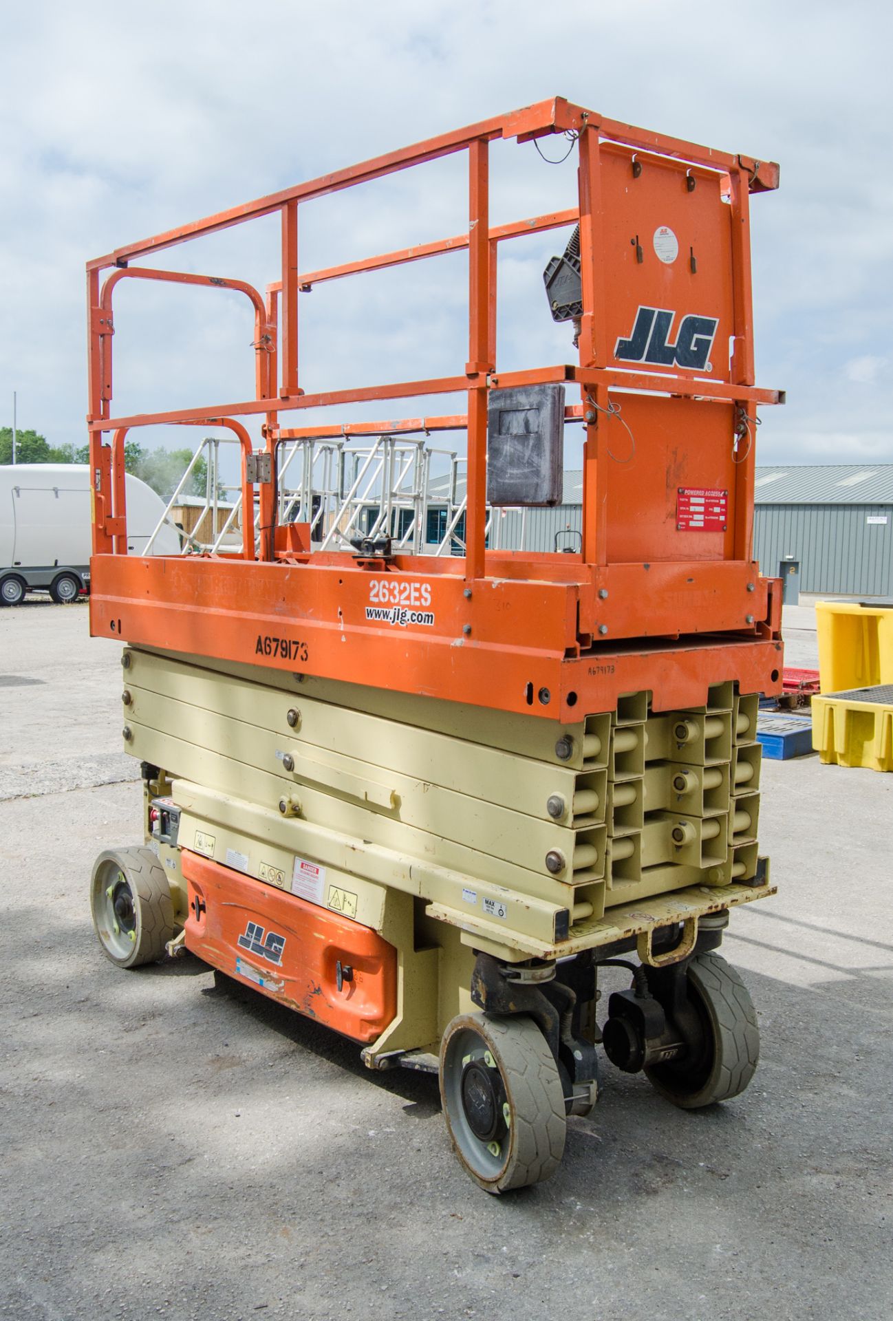 JLG 2632ES battery electric scissor lift access platform Year: 2014 S/N: 20416 Recorded Hours: 179 - Image 4 of 8