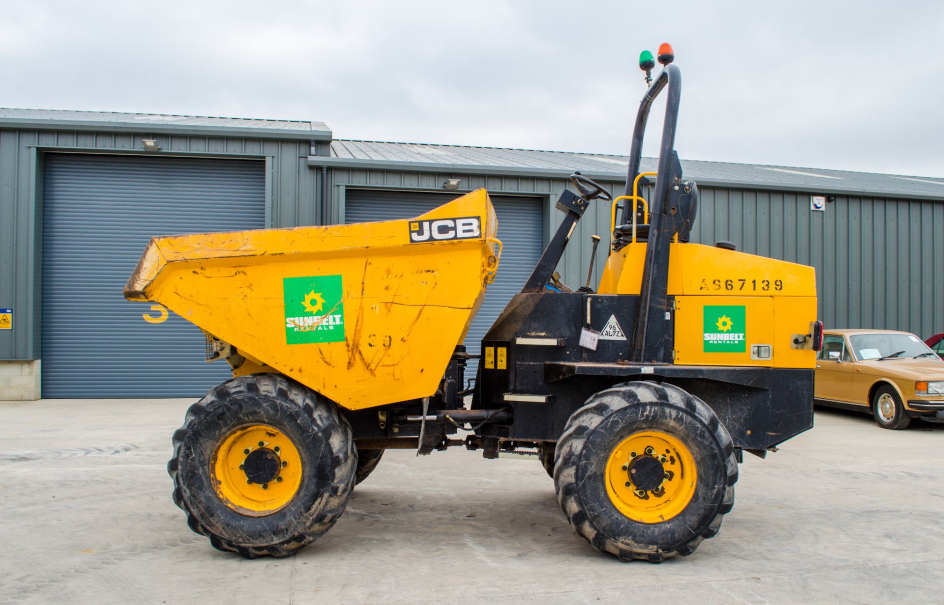 JCB 9 tonne straight skip dumper Year: 2015 S/N: RM7525 Recorded Hours: 2335 A667139 - Image 8 of 21